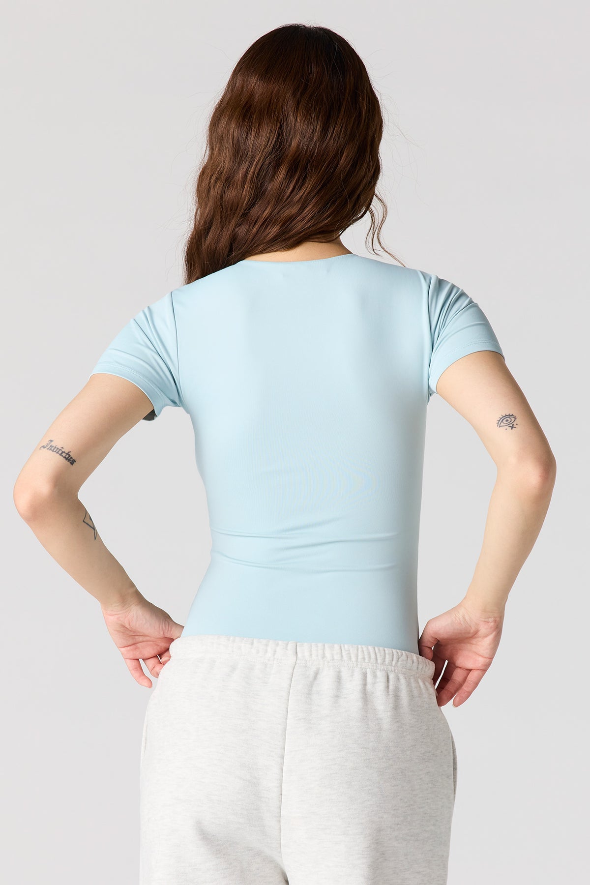 Vue alternative 2. Maillot ras du cou profilé à manches courtes