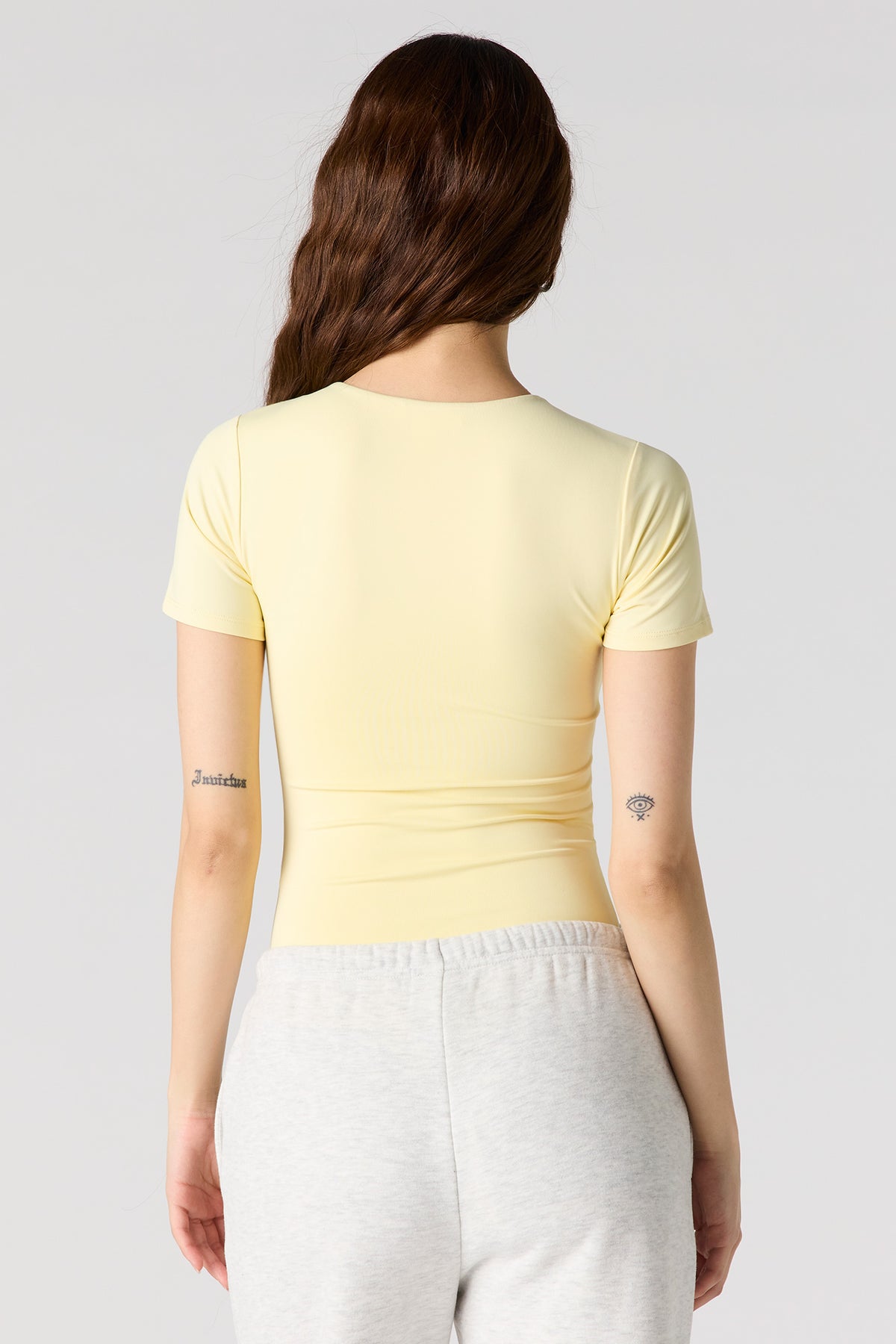 Vue alternative 2. Maillot ras du cou profilé à manches courtes