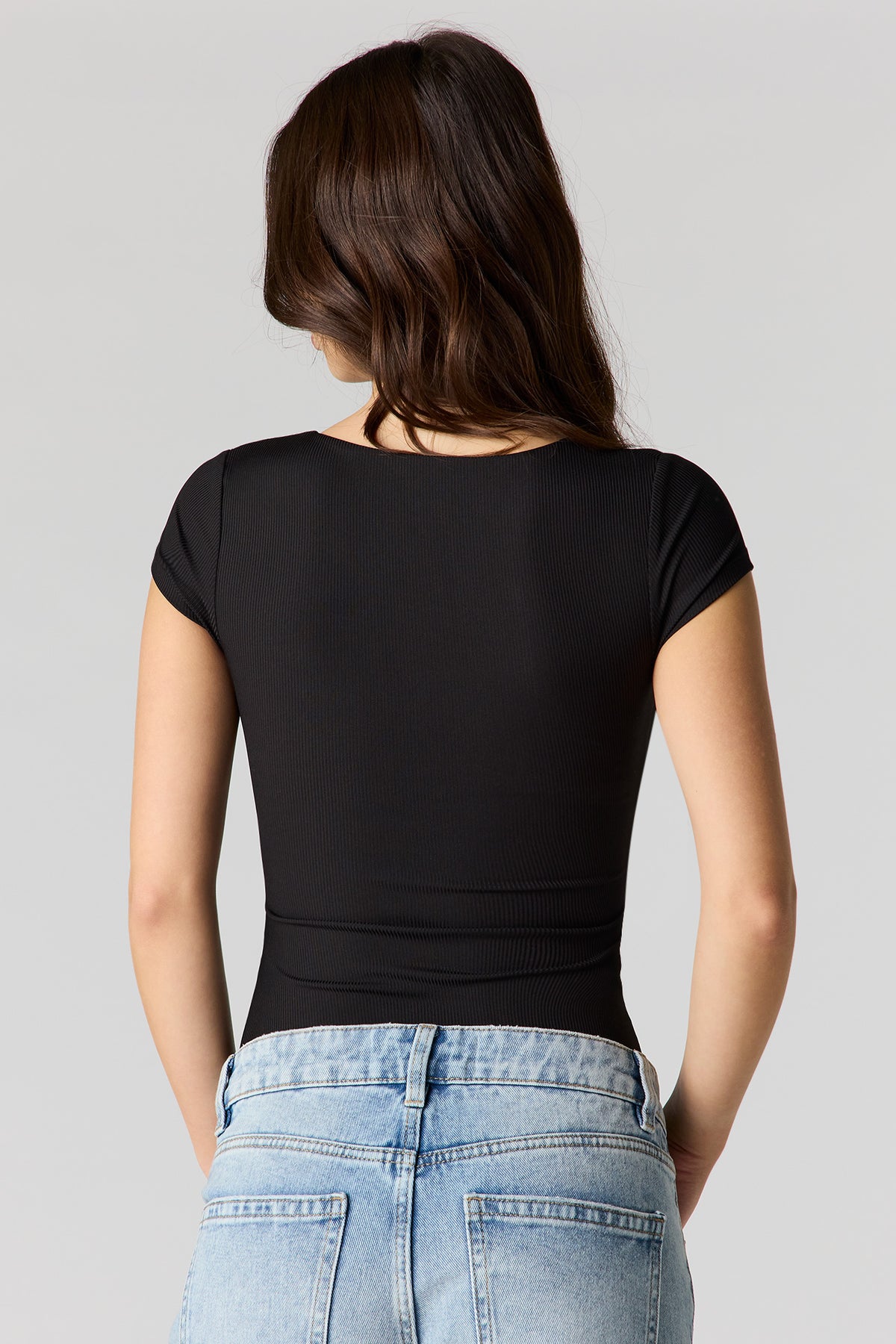 Vue alternative 2. T-shirt profilé côtelé à encolure carrée