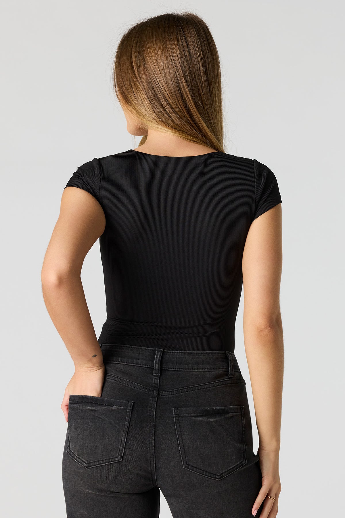 Vue alternative 2. Maillot profilé côtelé à encolure carrée