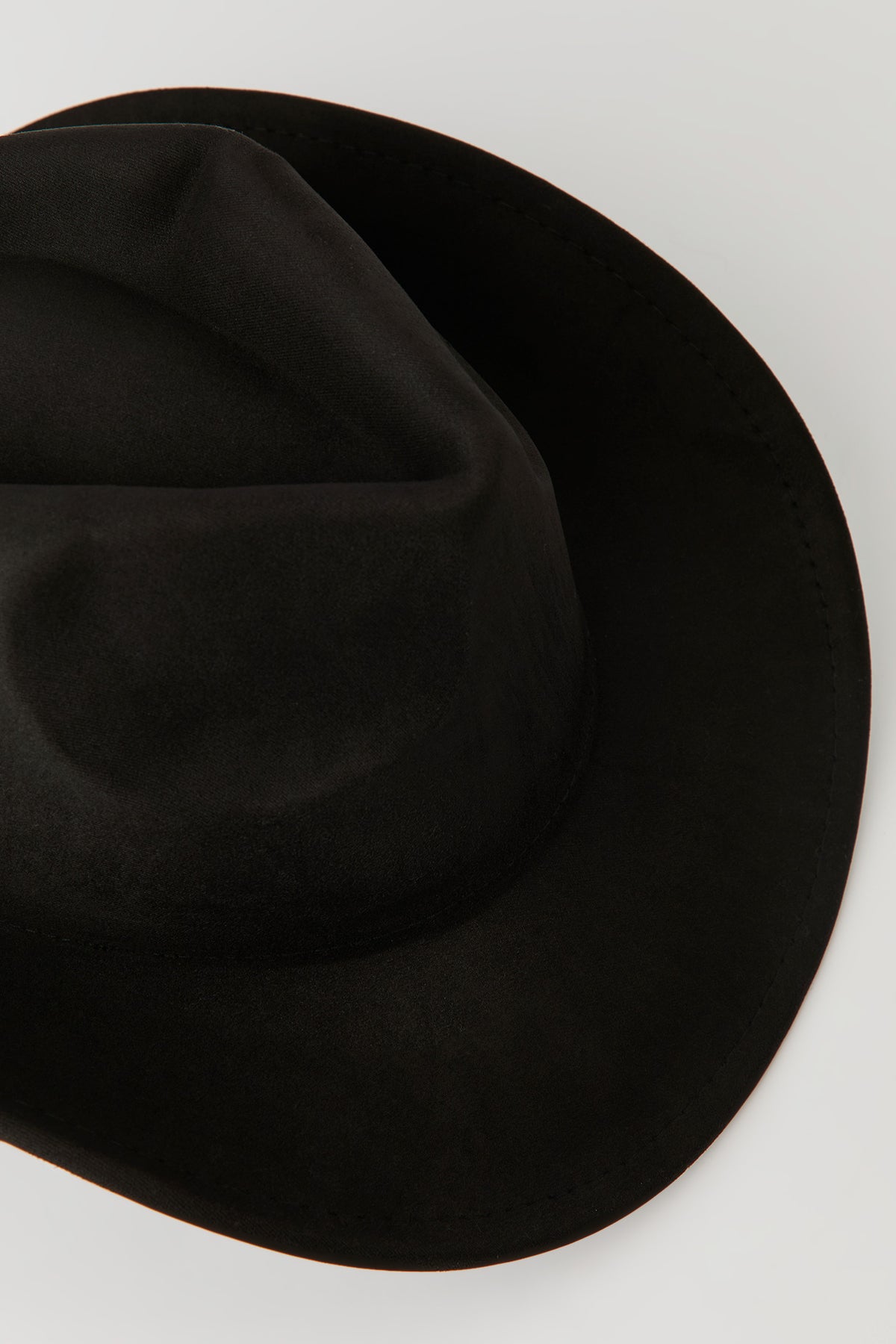 Vue alternative 3. Chapeau de cowboy en similisuède