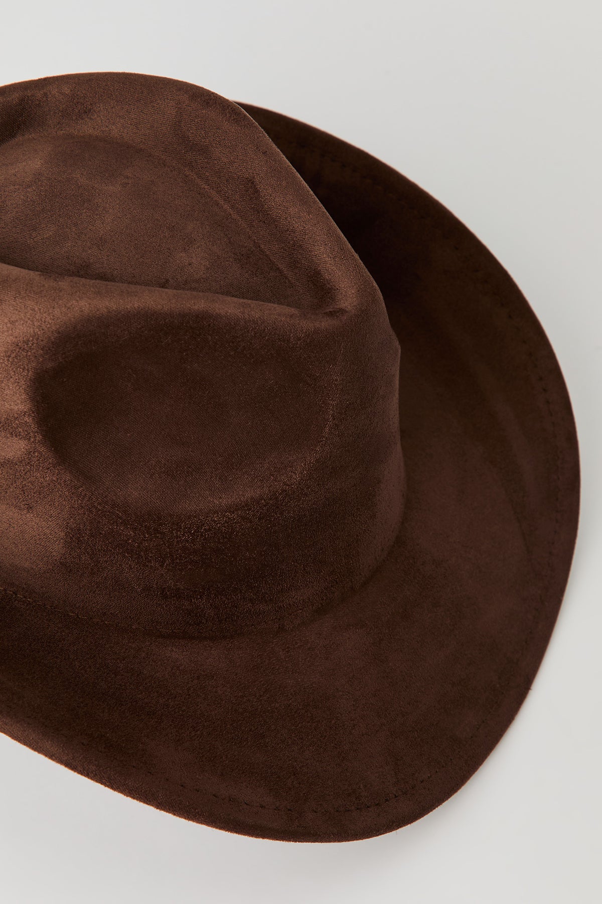 Vue alternative 3. Chapeau de cowboy en similisuède