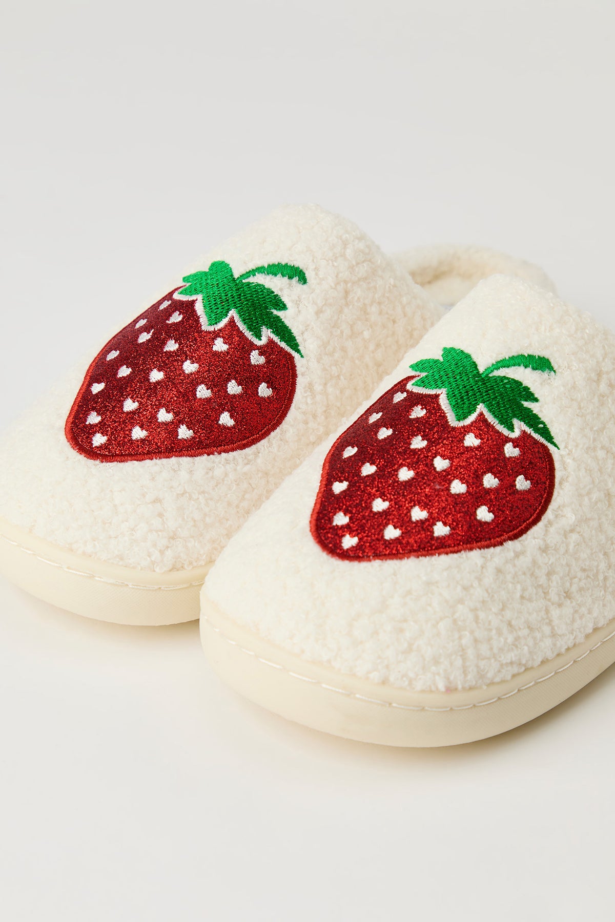 Vue alternative 3. Pantoufles Fraises en Sherpa