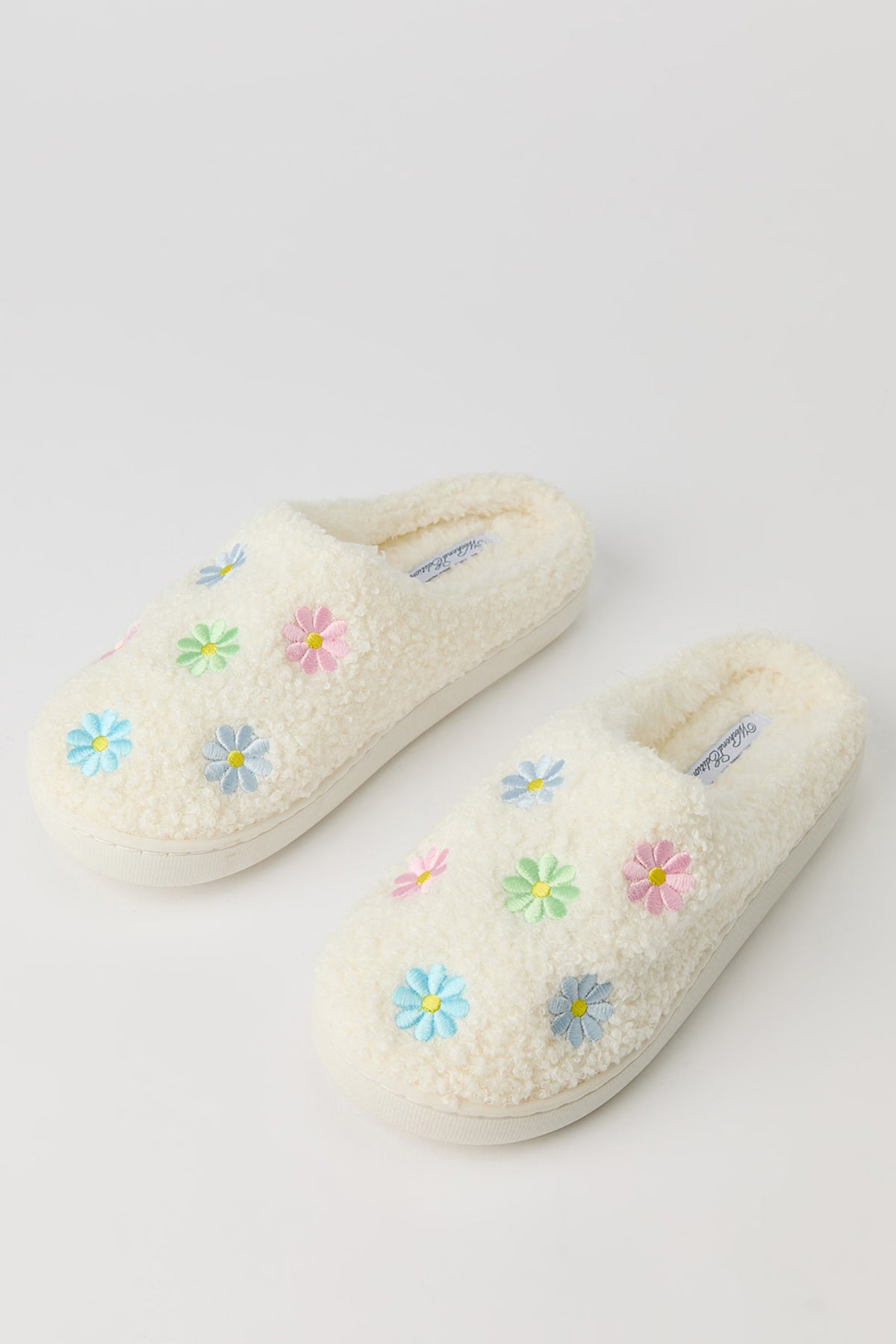 Vue alternative 2. Pantoufles fleuries en Sherpa