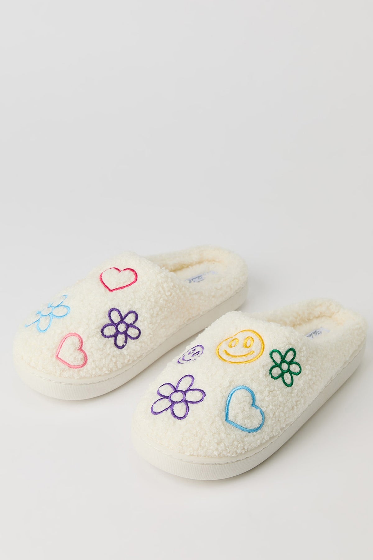 Vue alternative 2. Pantoufles Coeurs fleuries en Sherpa