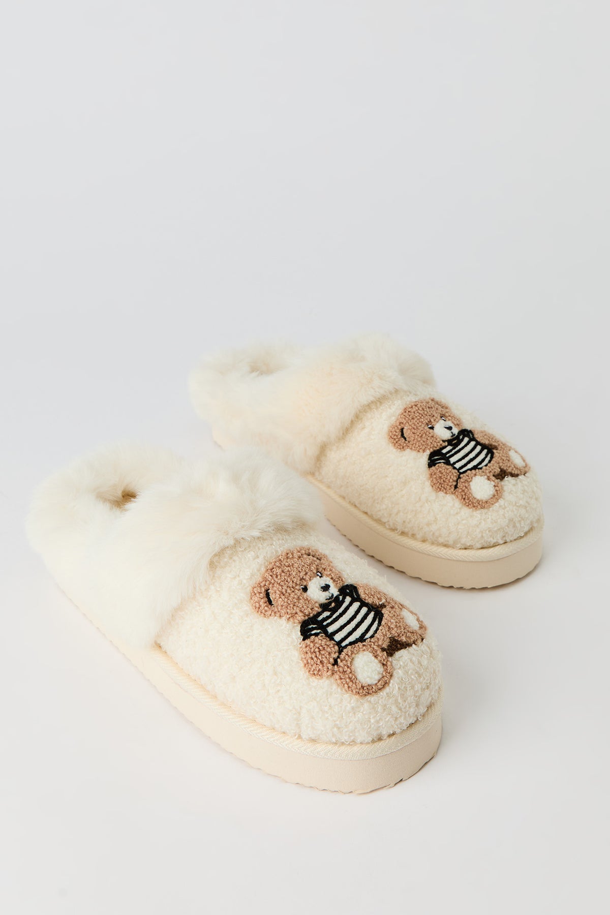 Vue alternative 2. Pantoufles Ourson
