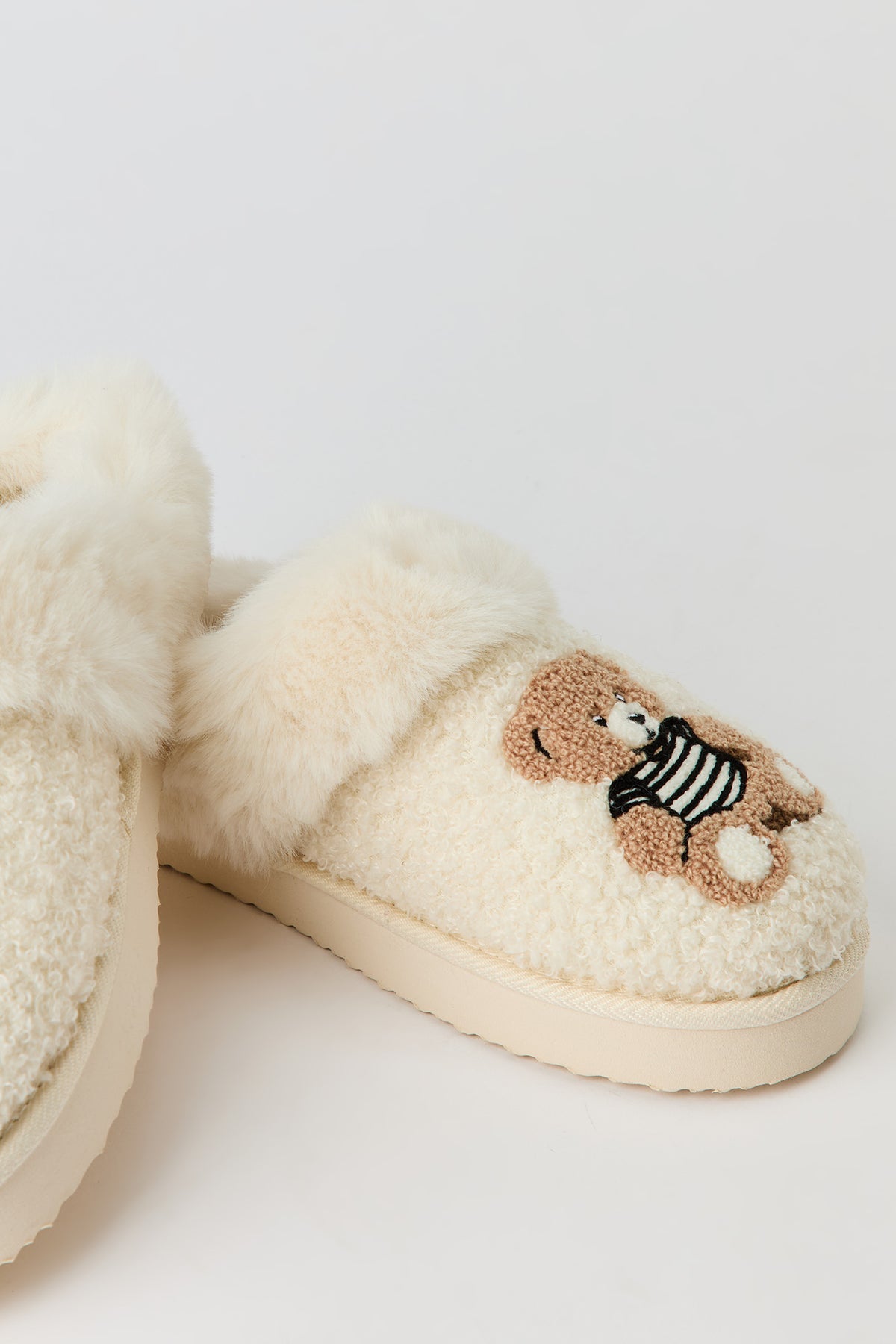 Vue alternative 3. Pantoufles Ourson