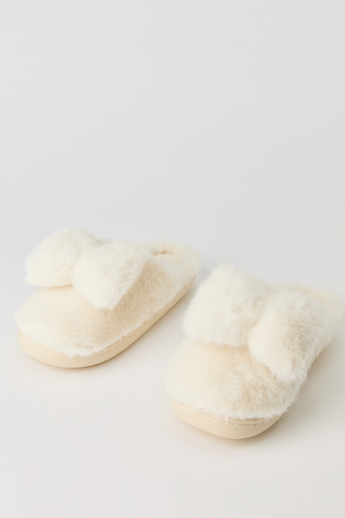 Alt View 2. Faux Fur Bow Slippers - Ivory