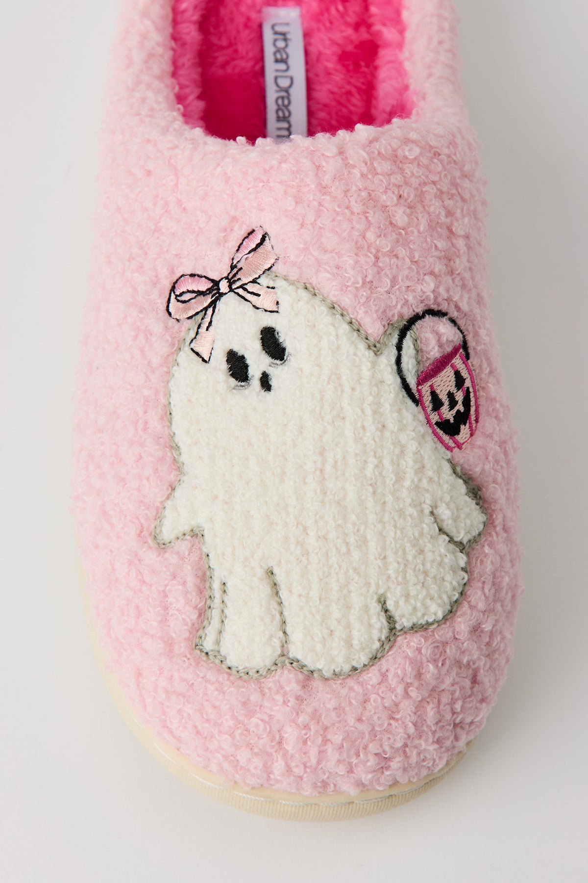Vue alternative 3. Pantoufles à imprimé Halloween 