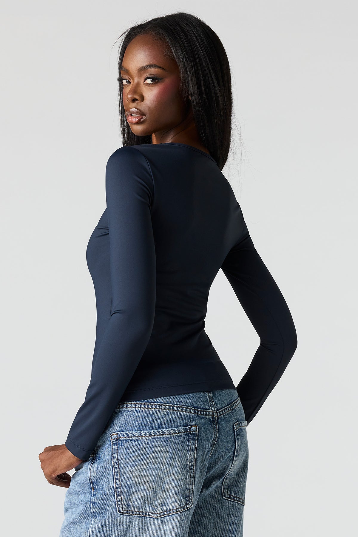 Vue alternative 2. Haut profilé à manches longues en tissu lourd de luxe