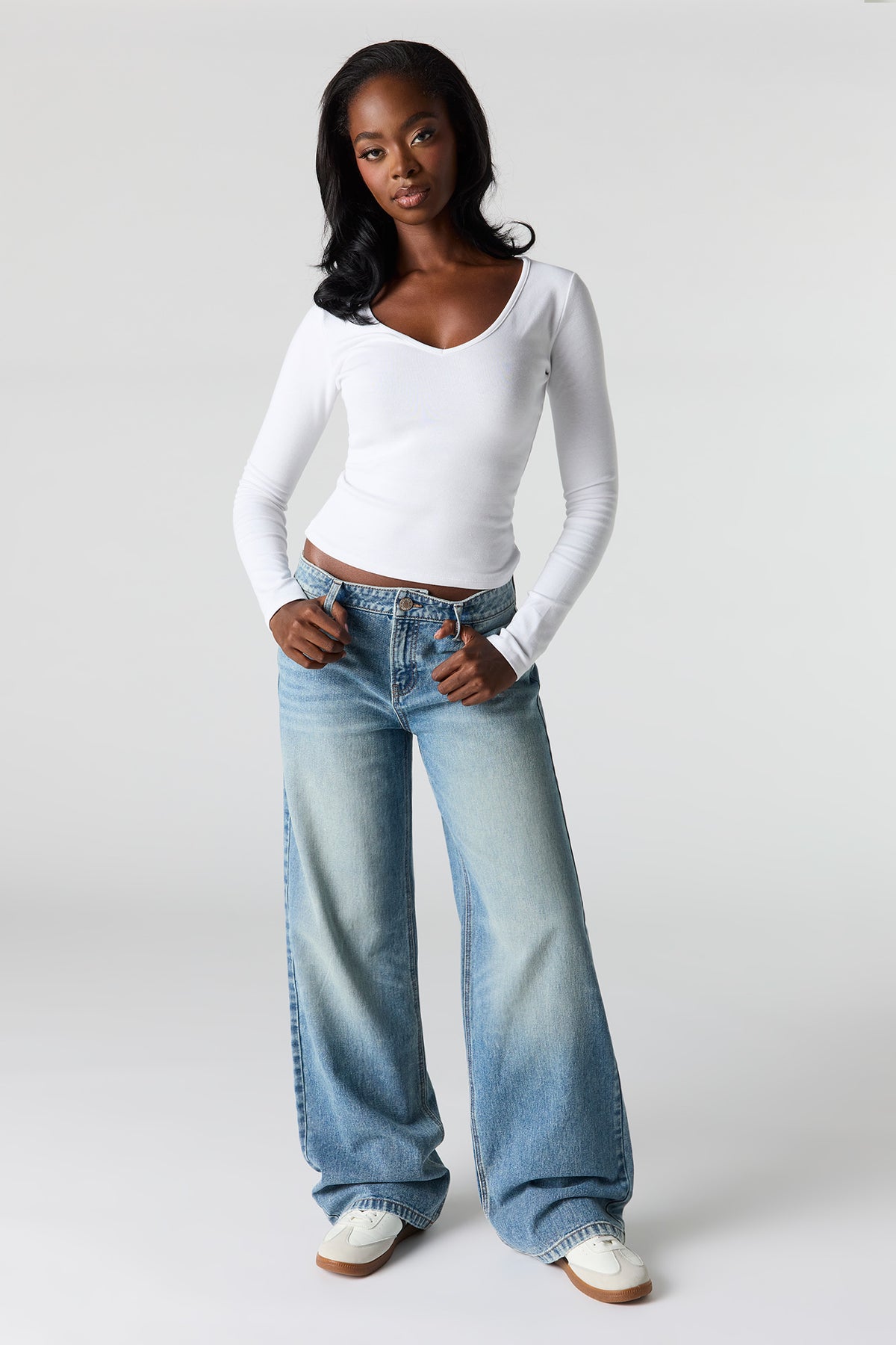 Alt View 3. V-Neck Long Sleeve Top - White
