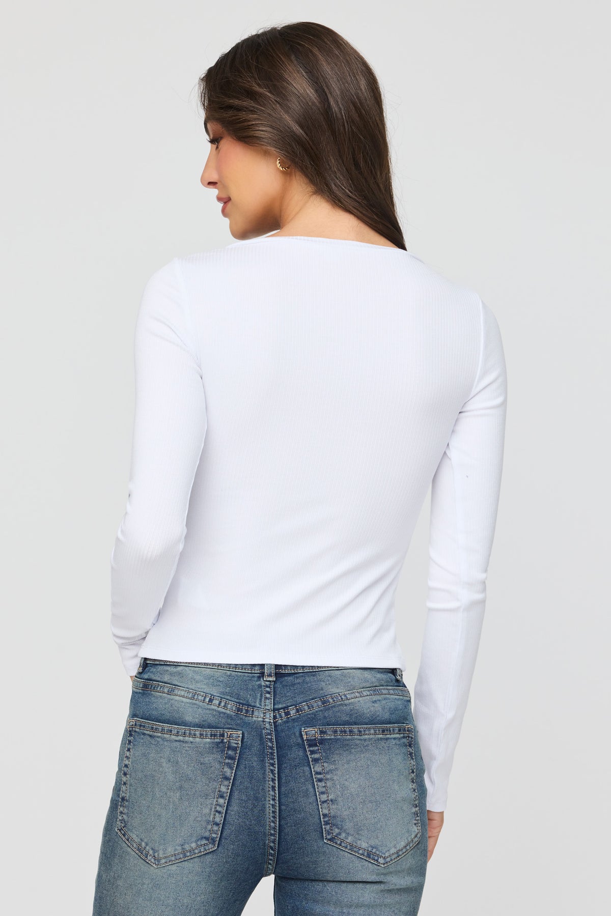 Vue alternative 2. Haut en tricot côtelé avec surplis à manches longues