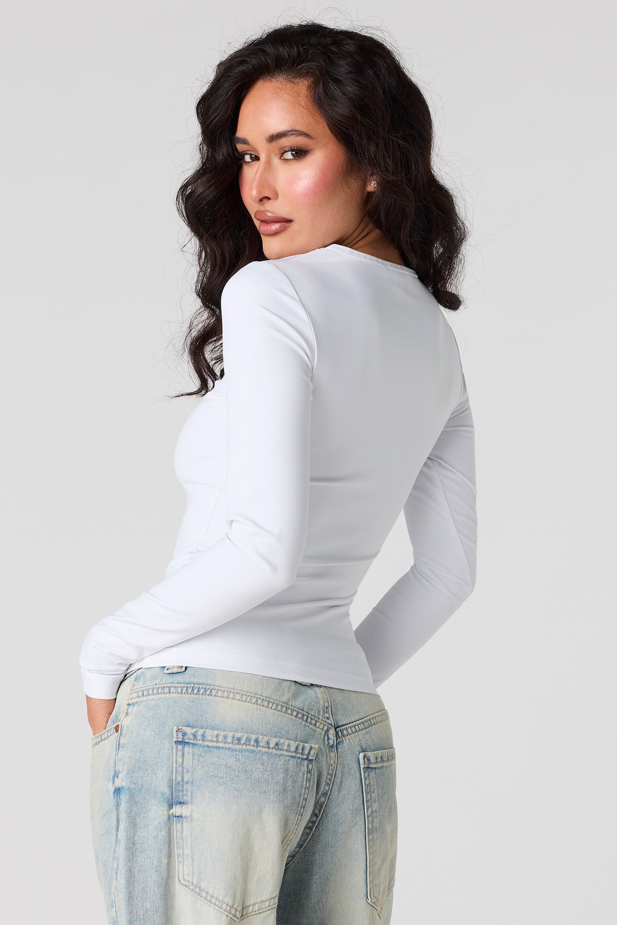 Vue alternative 2. Haut profilé à manches longues en tissu lourd de luxe