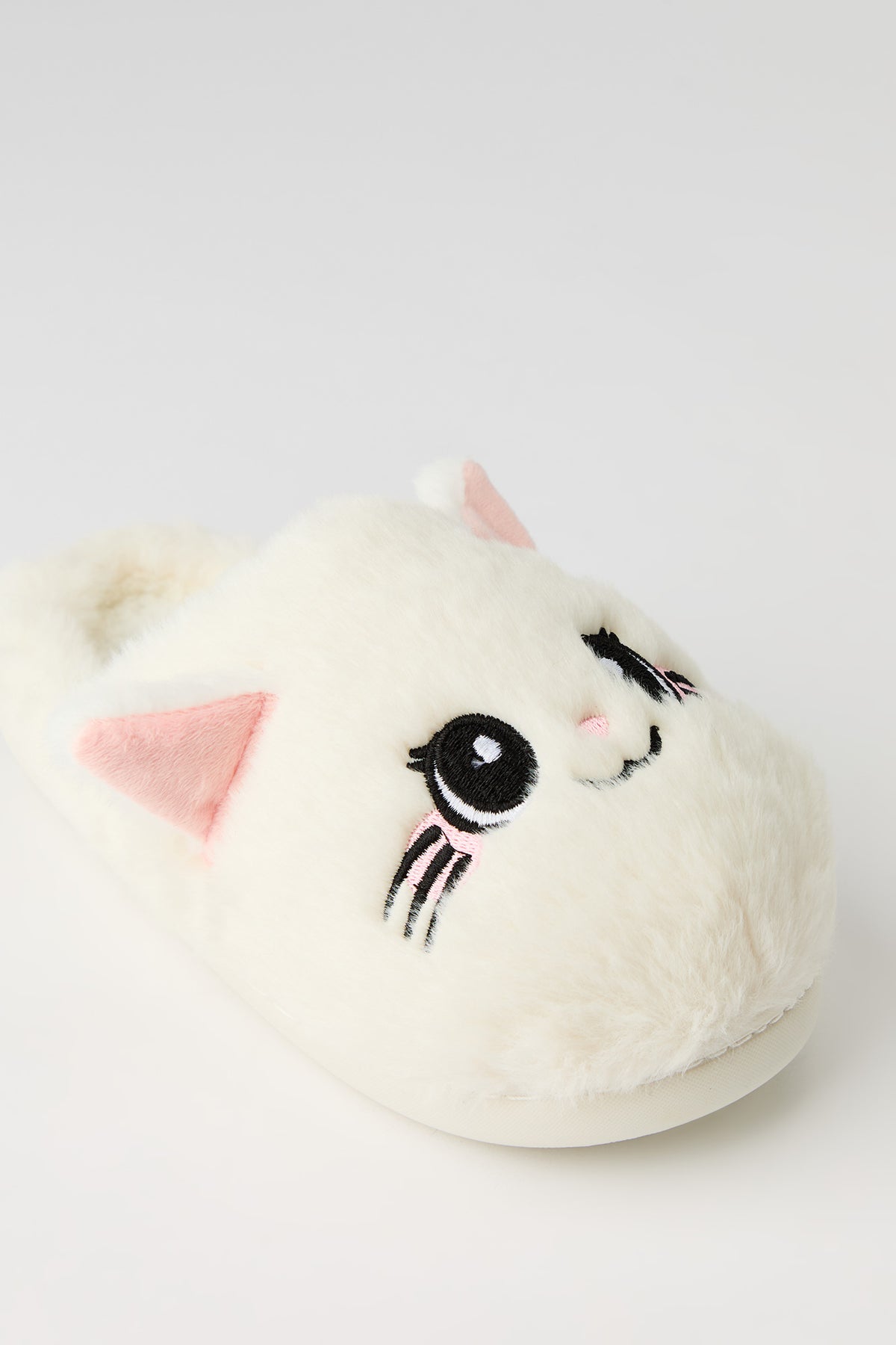 Alt View 3. 3D Cat Plush Slipper - White