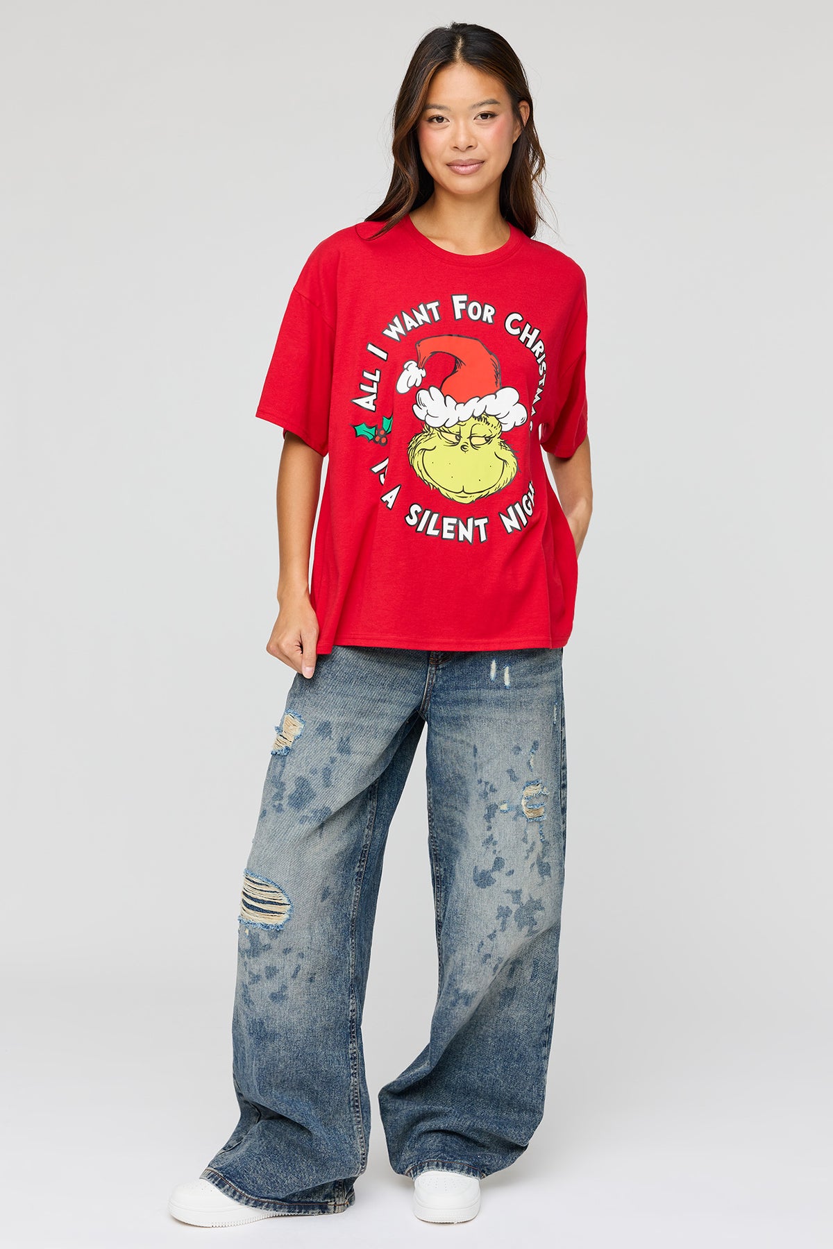 Alt View 3. The Grinch Graphic Boyfriend T-Shirt - Red