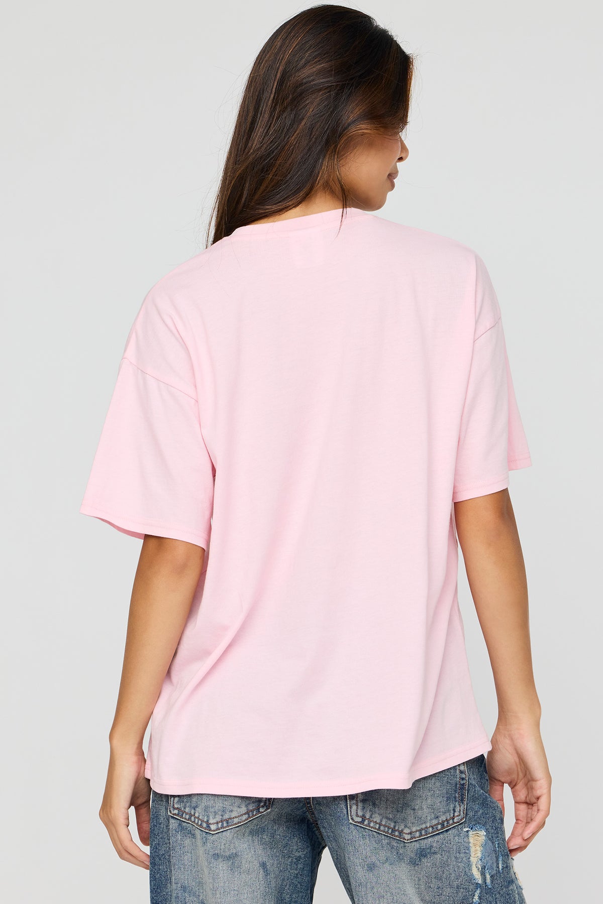 Alt View 2. The Grinch Graphic Boyfriend T-Shirt - Light Pink