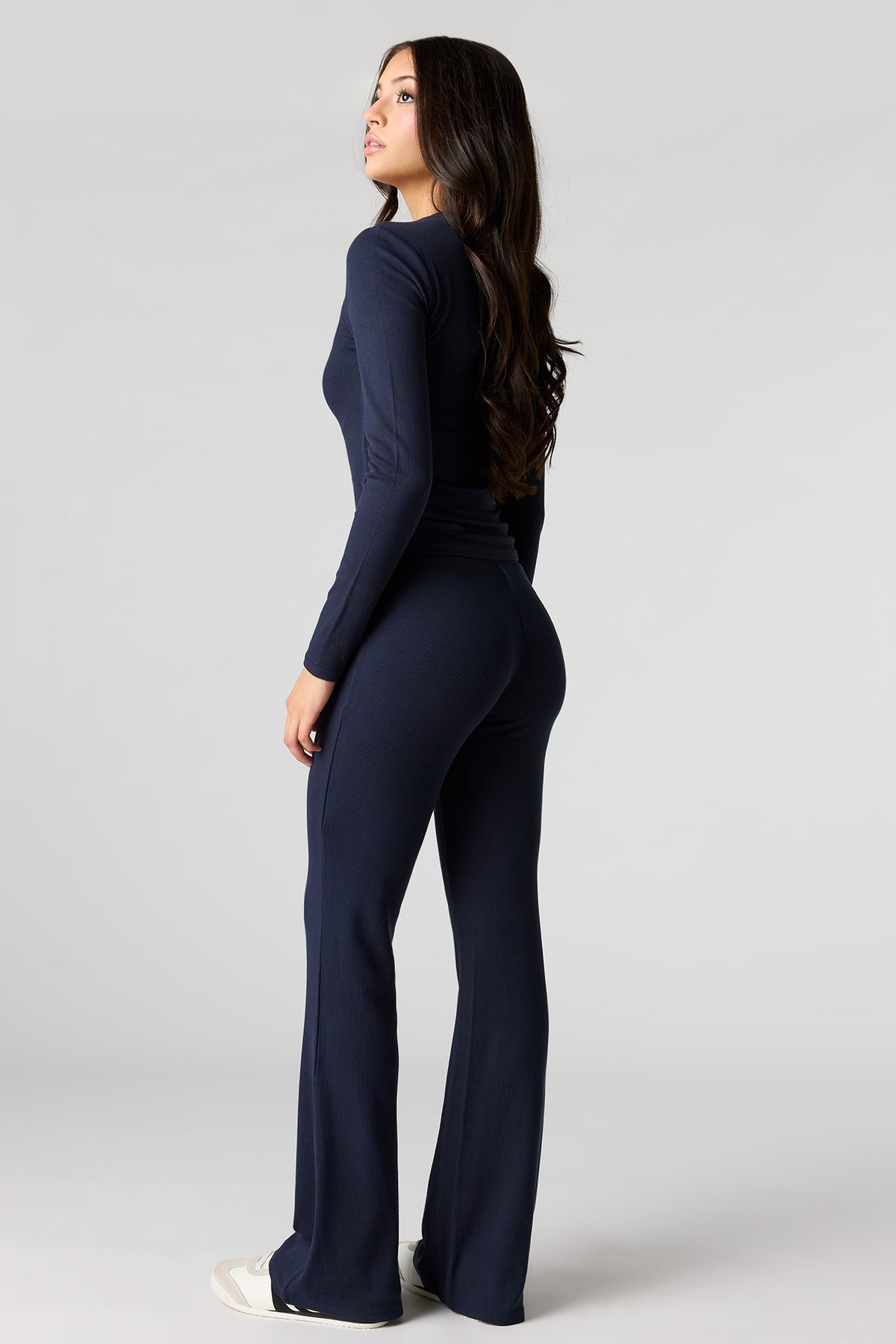 Vue alternative 2. Haut côtelé U/A à manches longues et Pantalonc Ensemble