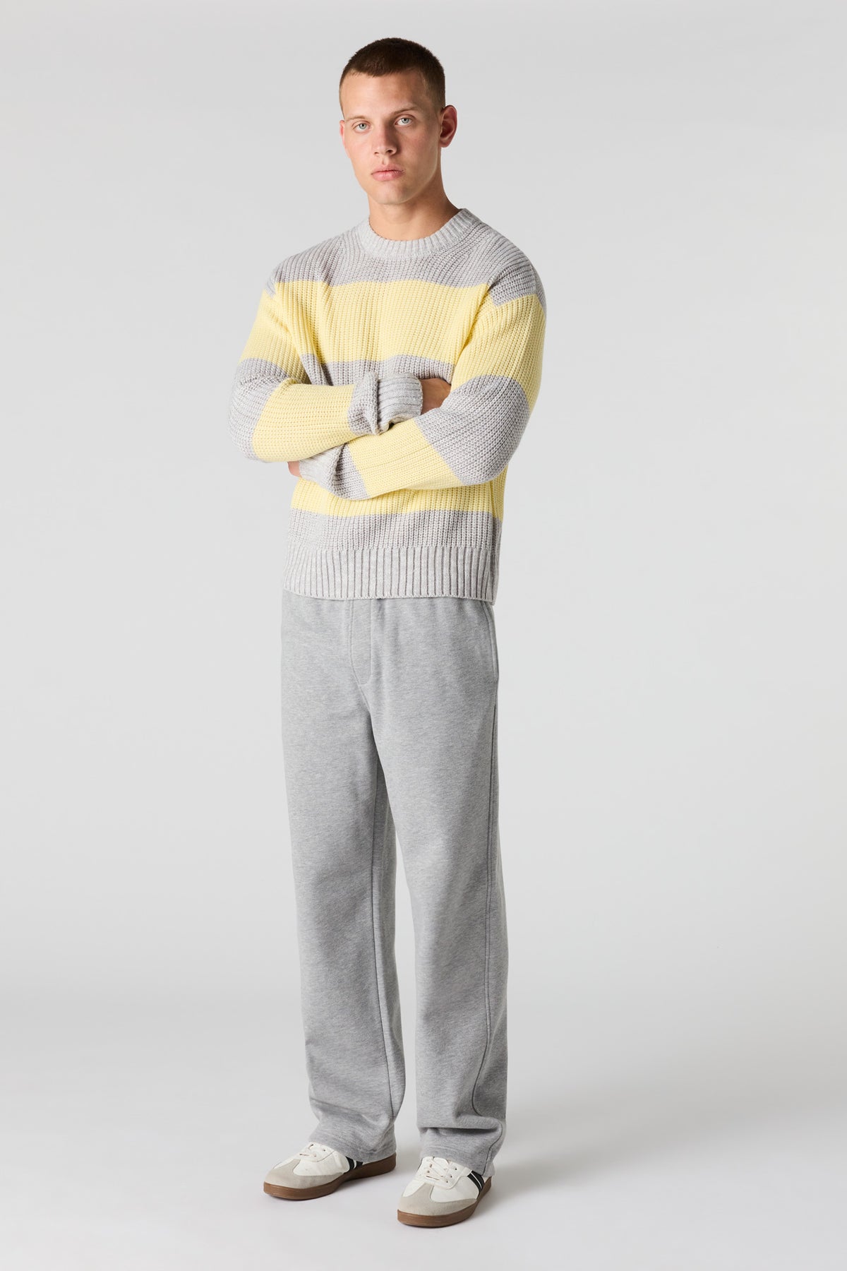 Vue alternative 3. Chandail en tricot rayé