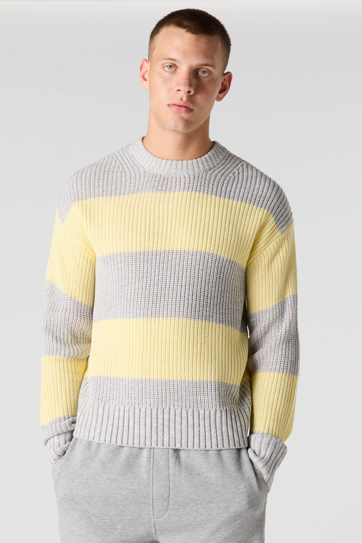 Chandail en tricot rayé