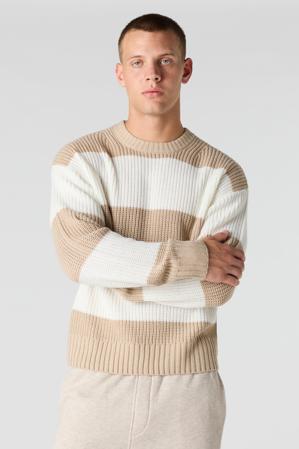 Chandail en tricot rayé