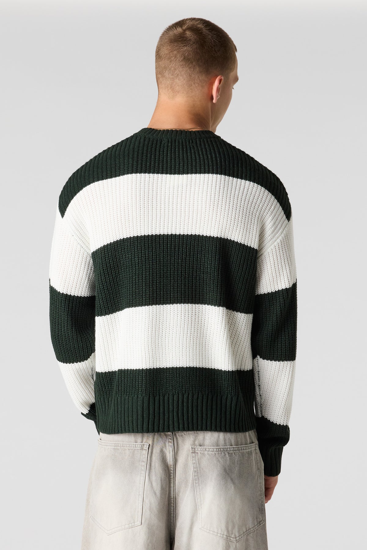 Vue alternative 2. Chandail en tricot rayé