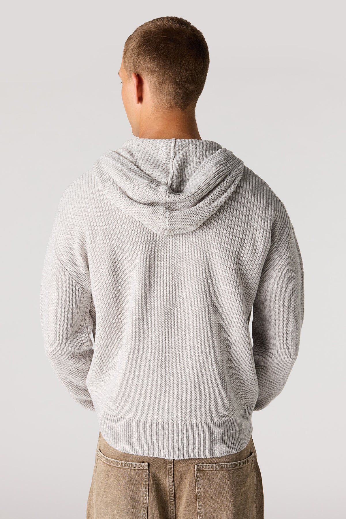Vue alternative 2. Chandail à capuchon en tricot avec fermeture à glissière double
