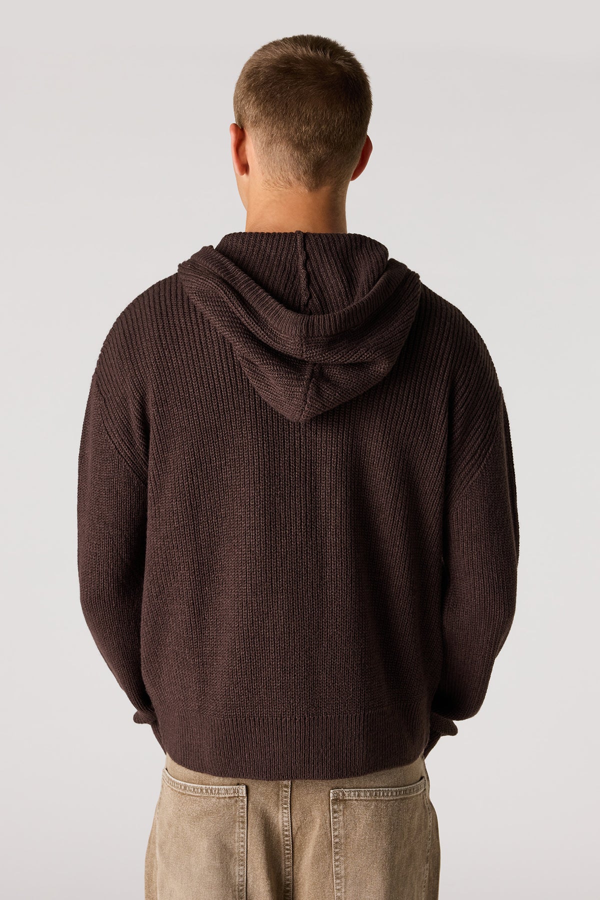 Vue alternative 2. Chandail à capuchon en tricot avec fermeture à glissière double