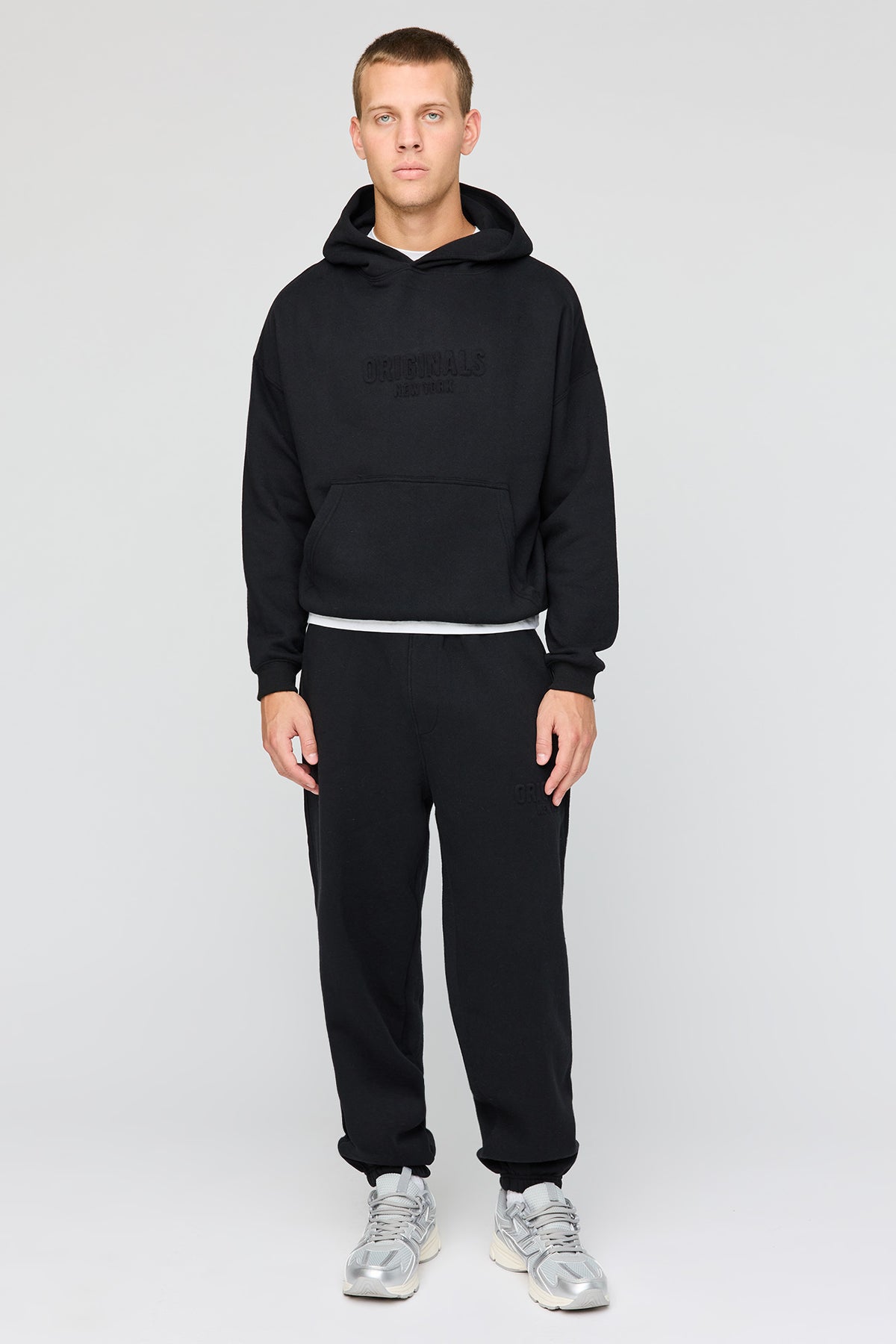 Alt View 3. Premium Heavyweight Fleece Embossed Boxy Hoodie - Black