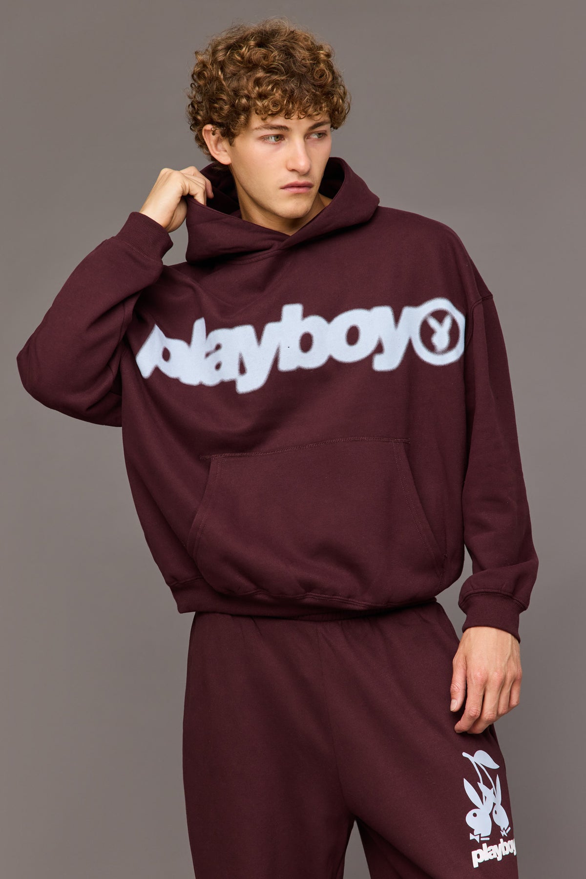 Vue alternative 3. Haut baggy à capuchon en molleton avec imprimé Playboy