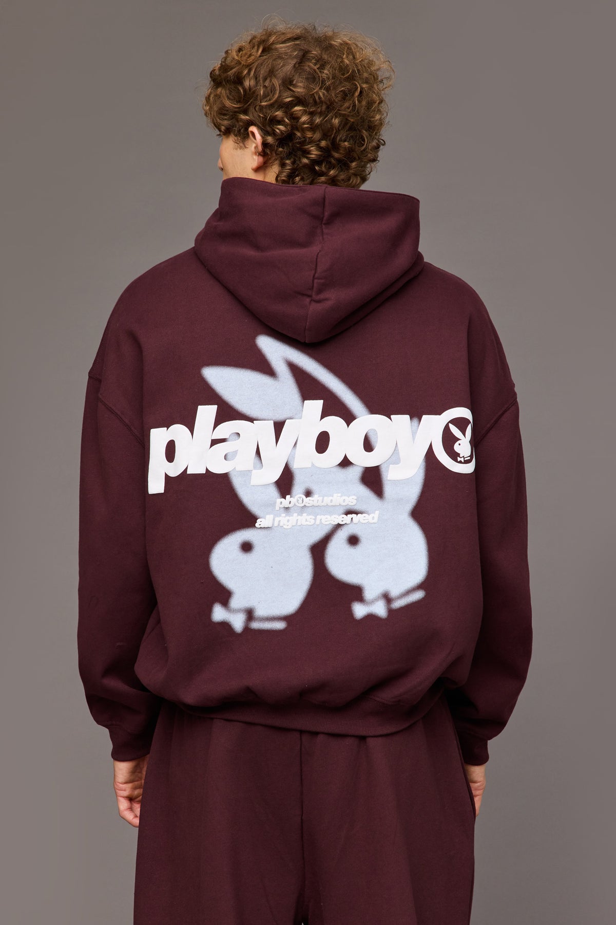 Vue alternative 4. Haut baggy à capuchon en molleton avec imprimé Playboy