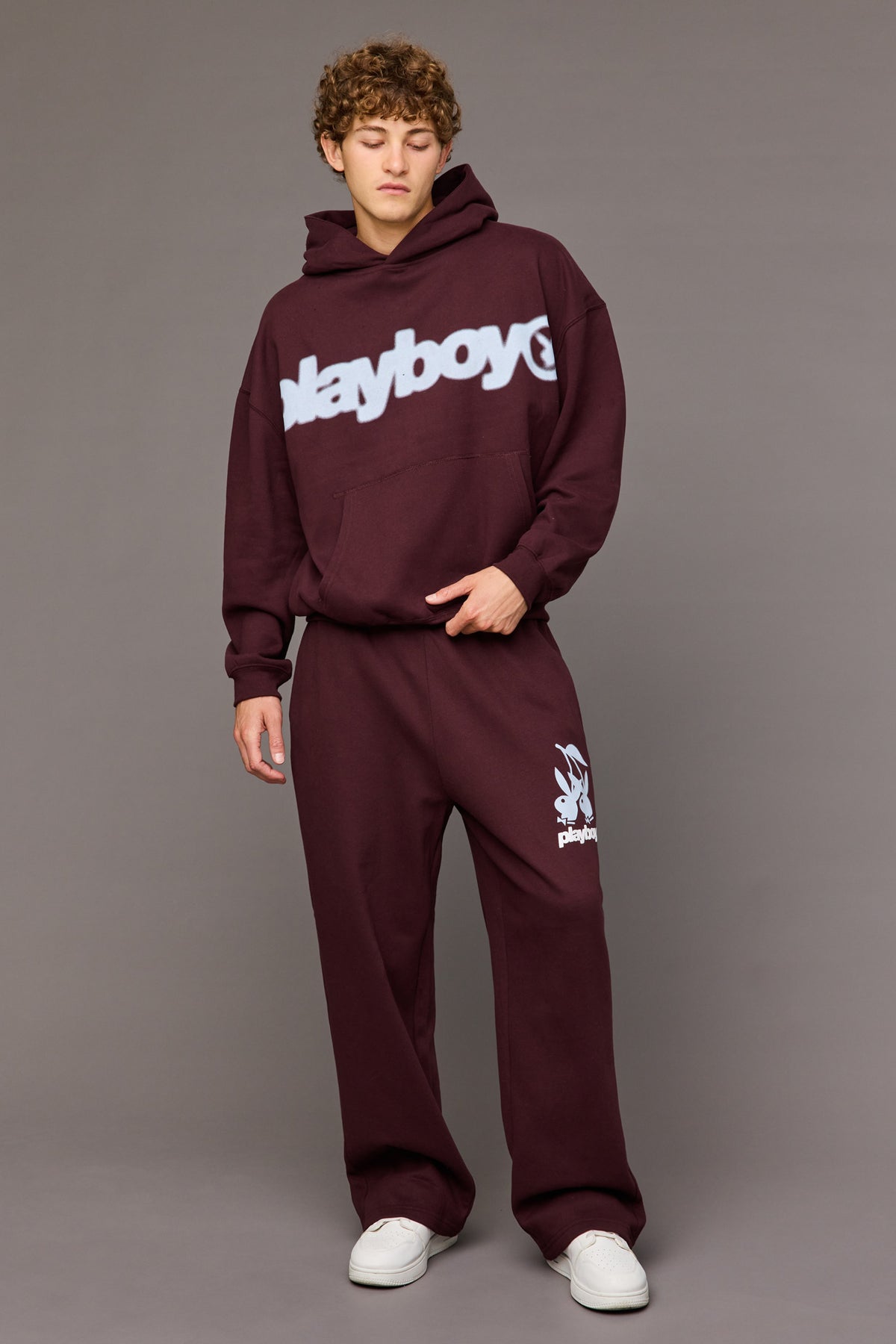 Vue alternative 5. Haut baggy à capuchon en molleton avec imprimé Playboy