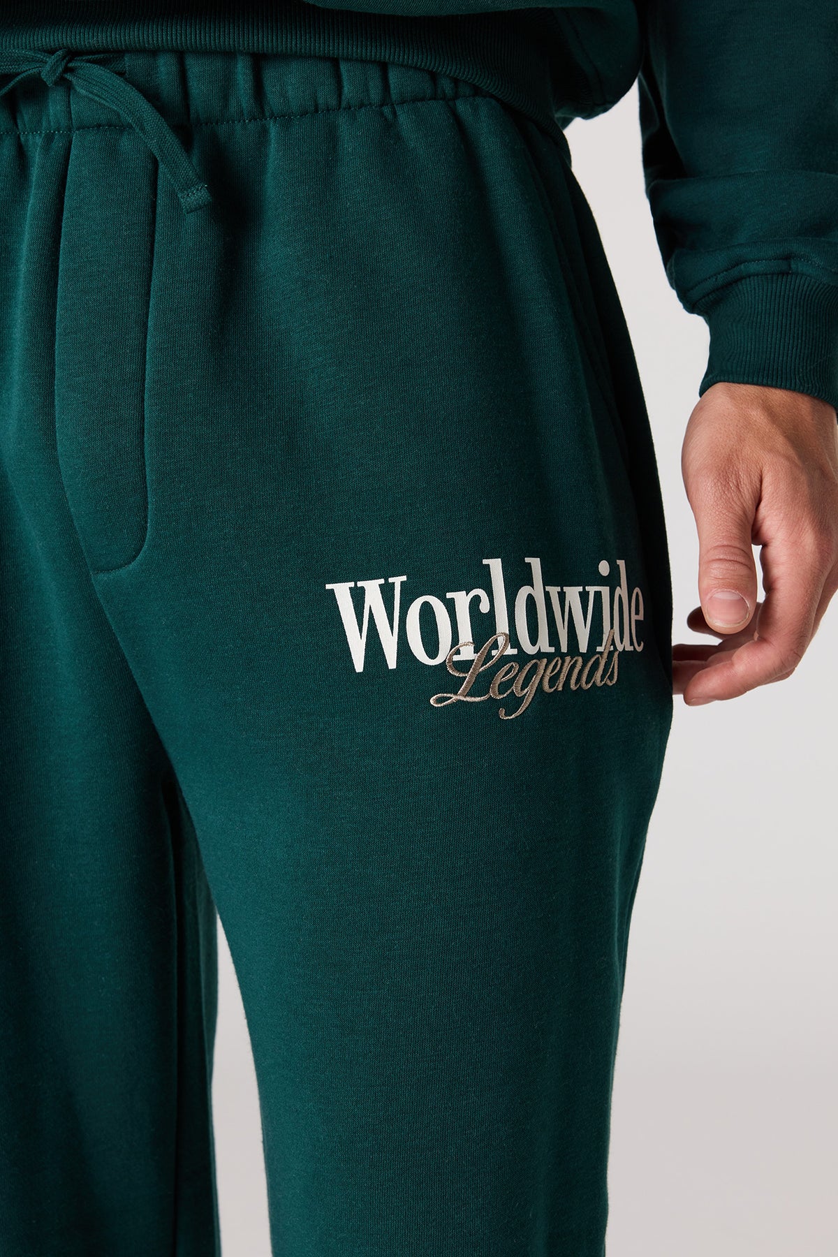 Vue alternative 4. Pantalon d'entraînement baggy en molleton imprimé