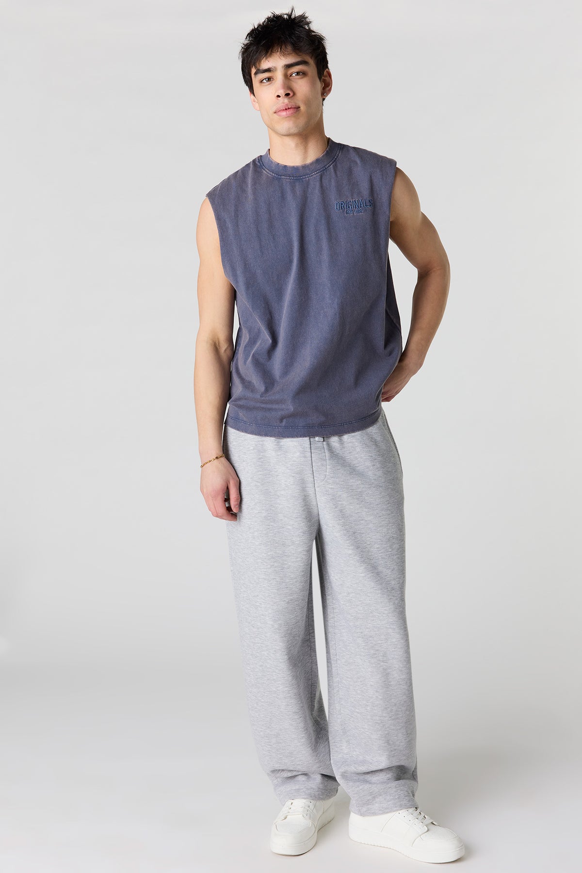 Alt View 2. Fleece Baggy Sweatpant - Heather Grey