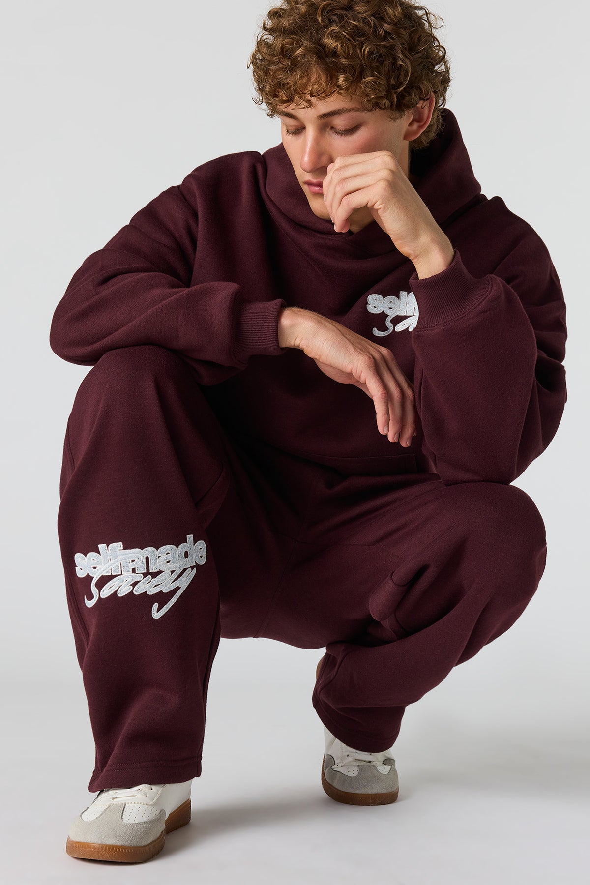 Pantalon d'entraînement baggy en molleton imprimé