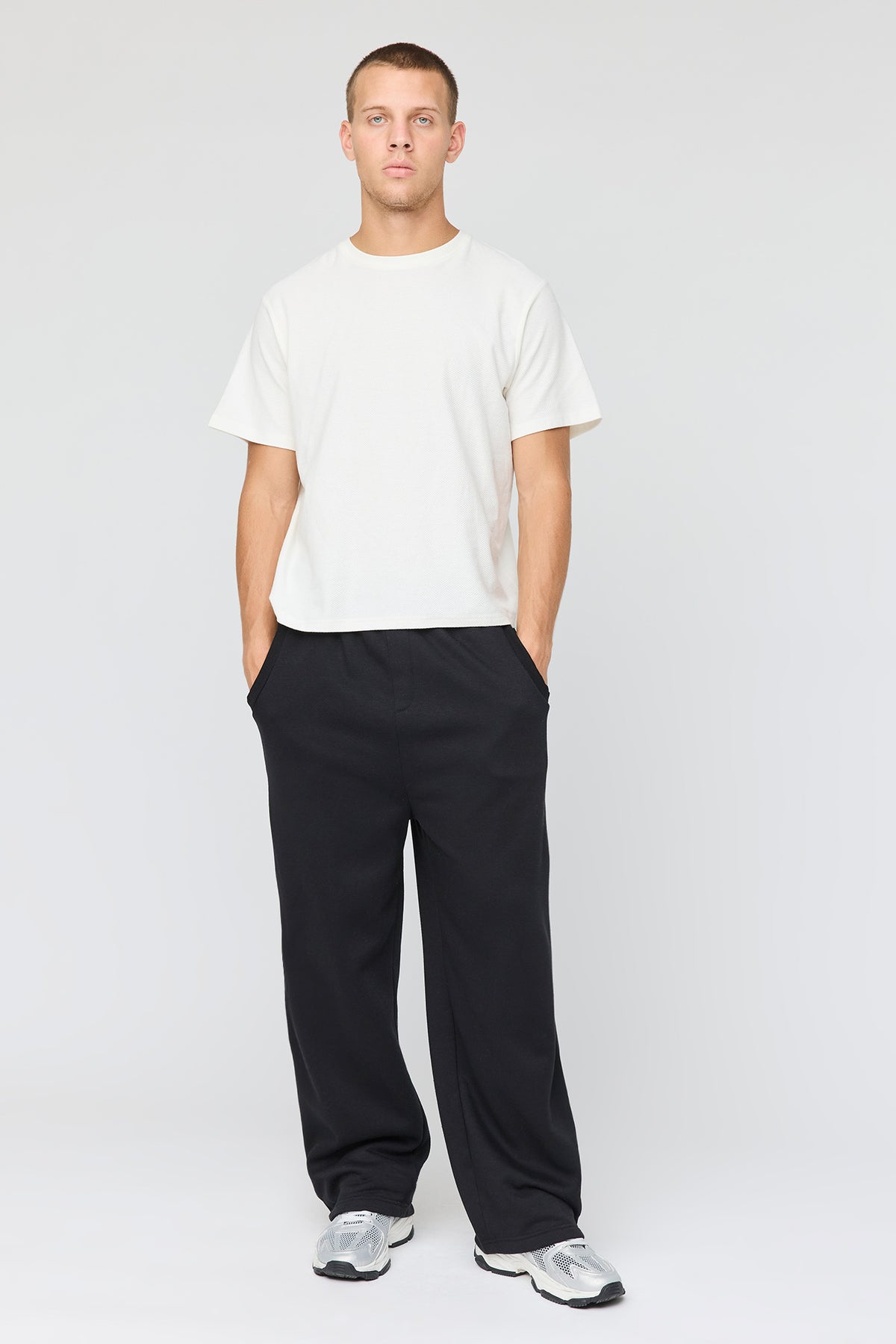 Vue alternative 2. Pantalon d'entraînement super baggy en molleton