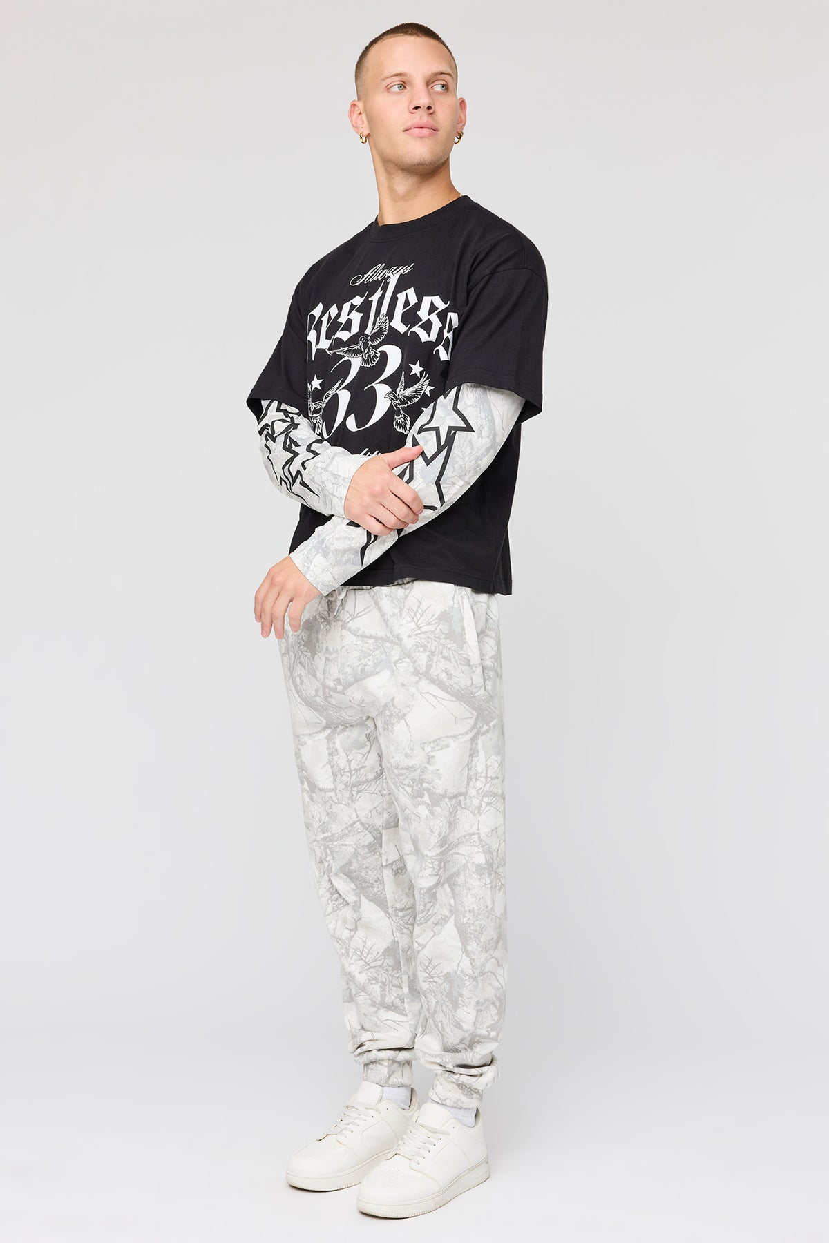 Alt View 2. Fleece Jogger - Camouflage