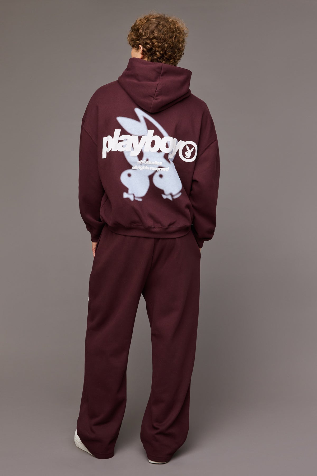 Vue alternative 3. Pantalon d'entraînement à jambe large en molleton avec imprimé Playboy