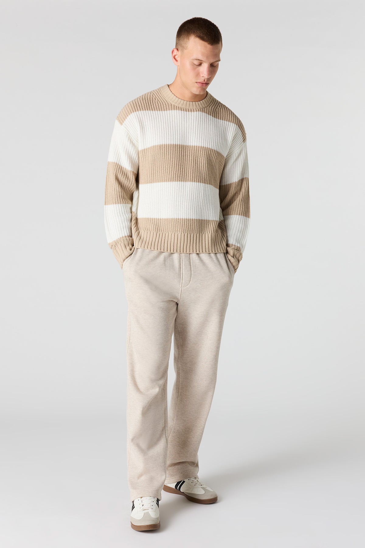 Alt View 2. Loose Fleece Jogger - Light Brown