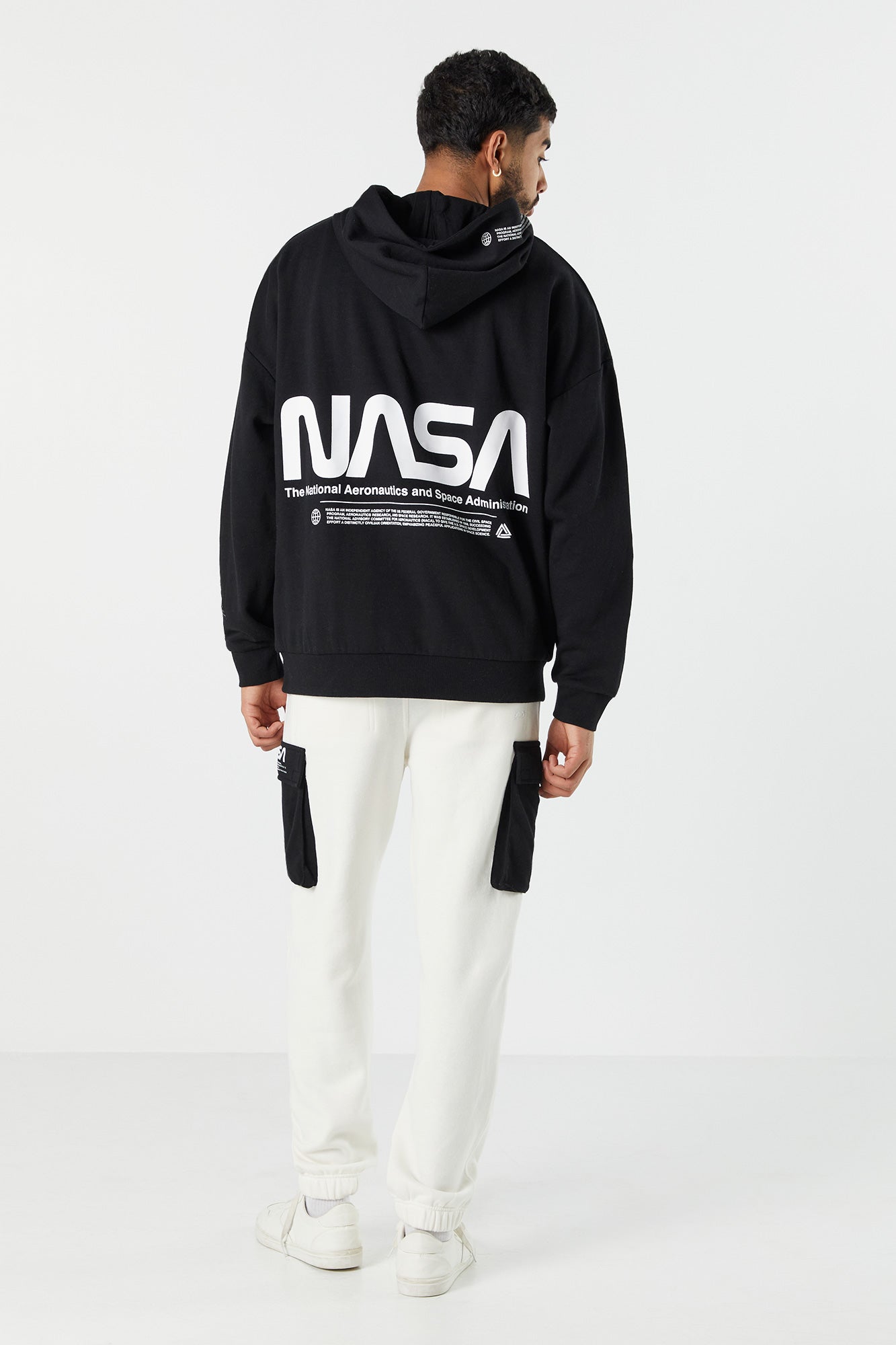 Pantalon de jogging cargo en molleton avec blocs couleurs et imprimé NASA