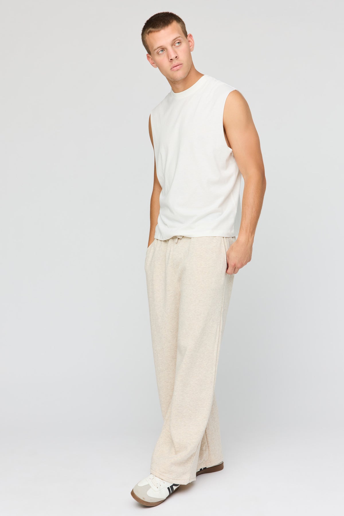 Vue alternative 2. Pantalon d'entraînement à jambe super large en molleton