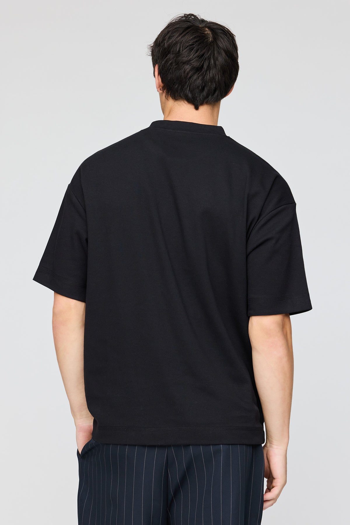 Alt View 2. Oversized T-Shirt - Black