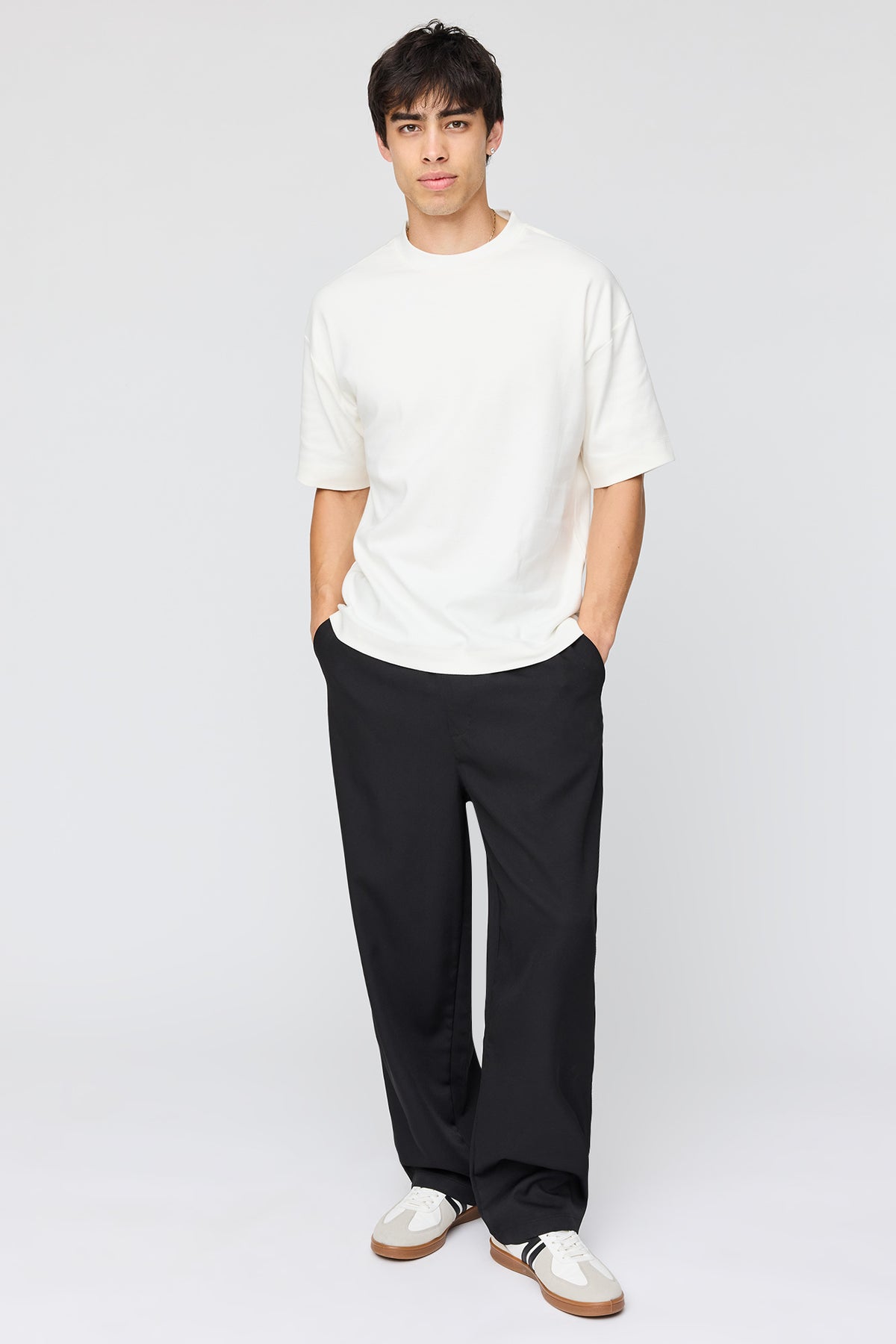 Alt View 3. Oversized T-Shirt - White