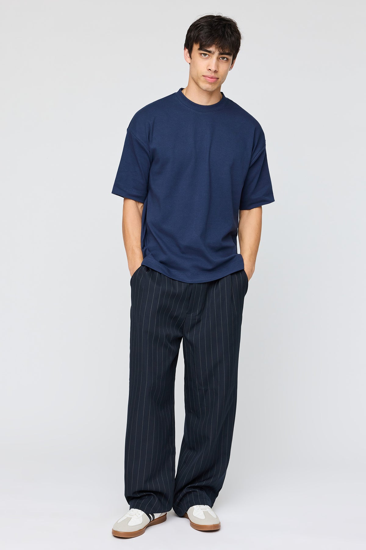Alt View 3. Oversized T-Shirt - Navy
