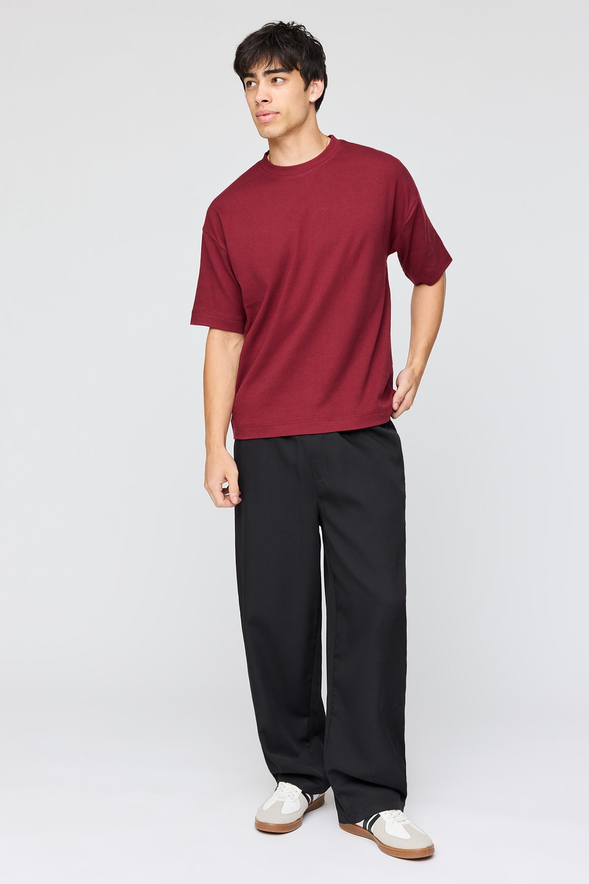Alt View 3. Oversized T-Shirt - Burgundy