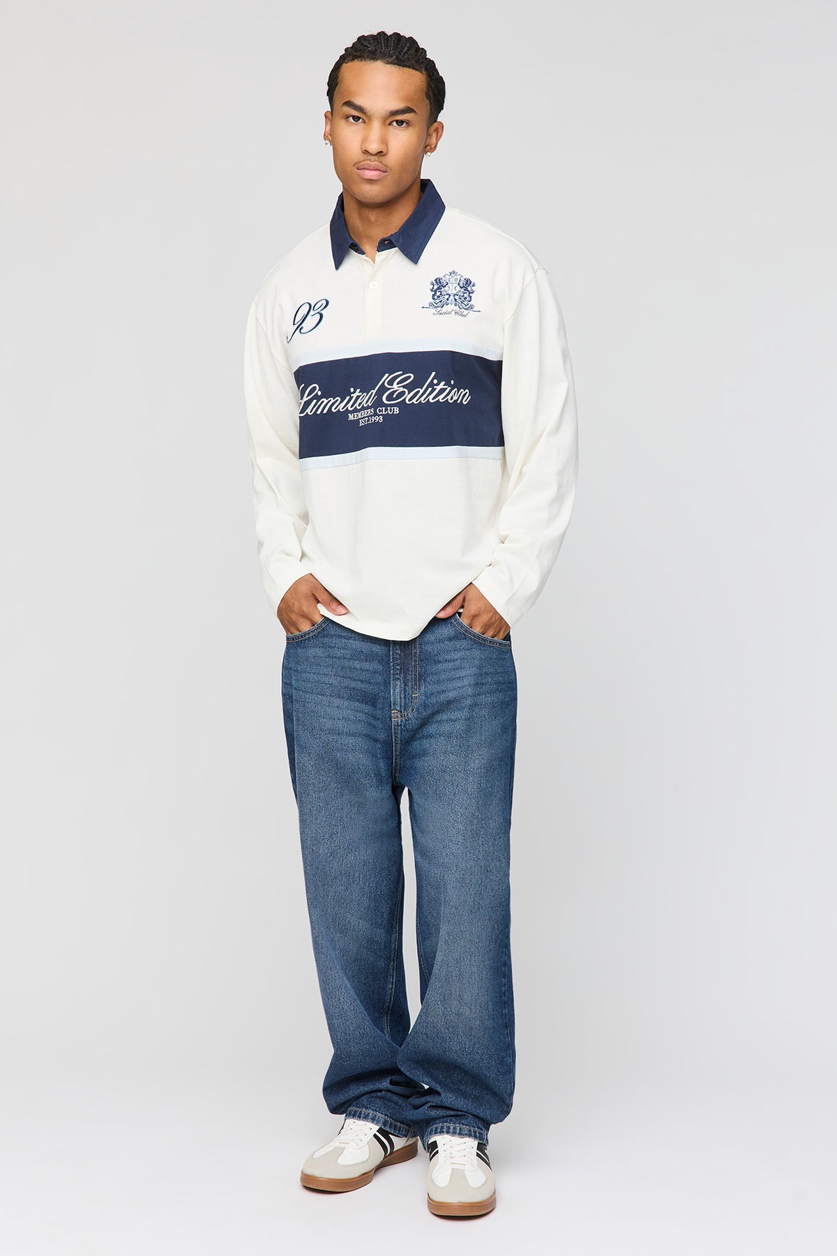 Vue alternative 3. Chemise polo à manches longues avec blocs de couleurs et motif brodé