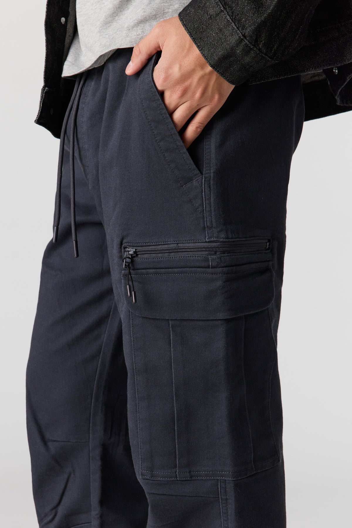 Vue alternative 4. Jogger cargo avec poches à fermeture à glissière
