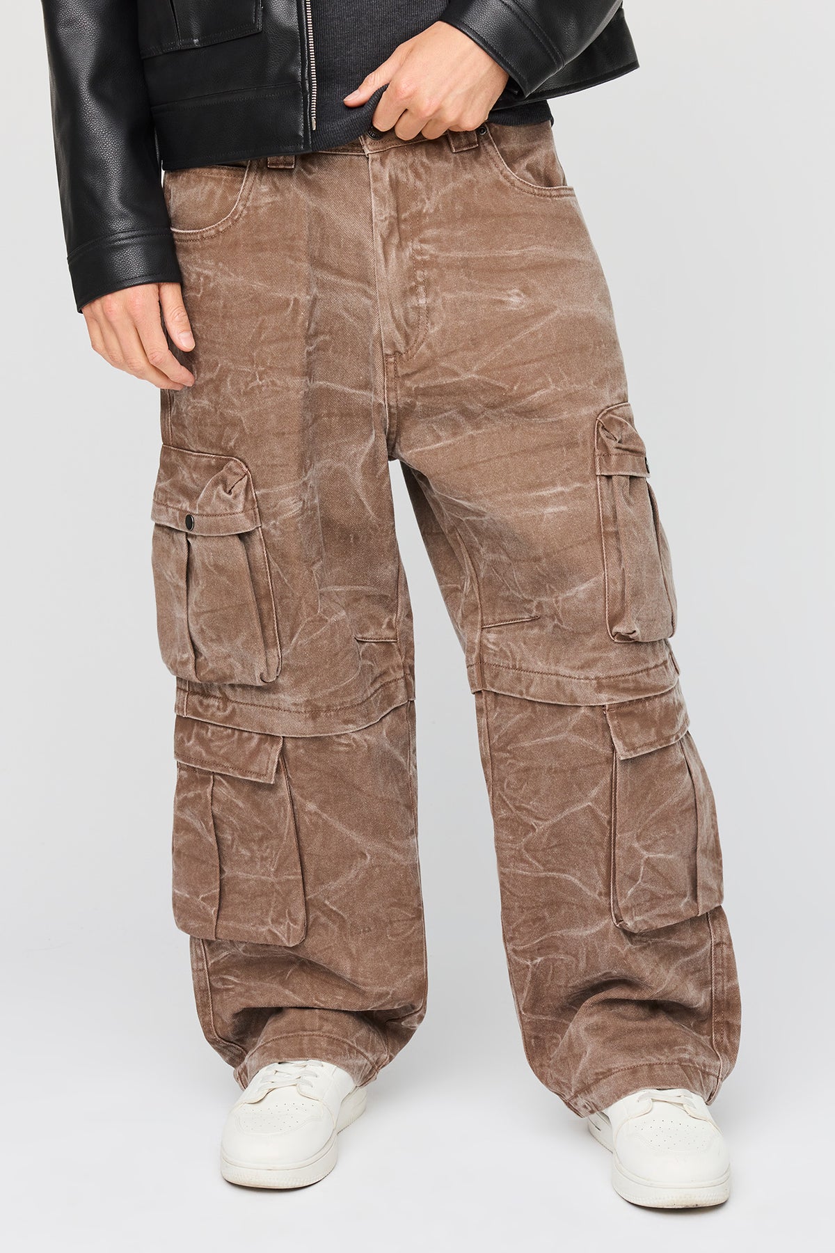 Vue alternative 2. Jean cargo baggy délavé