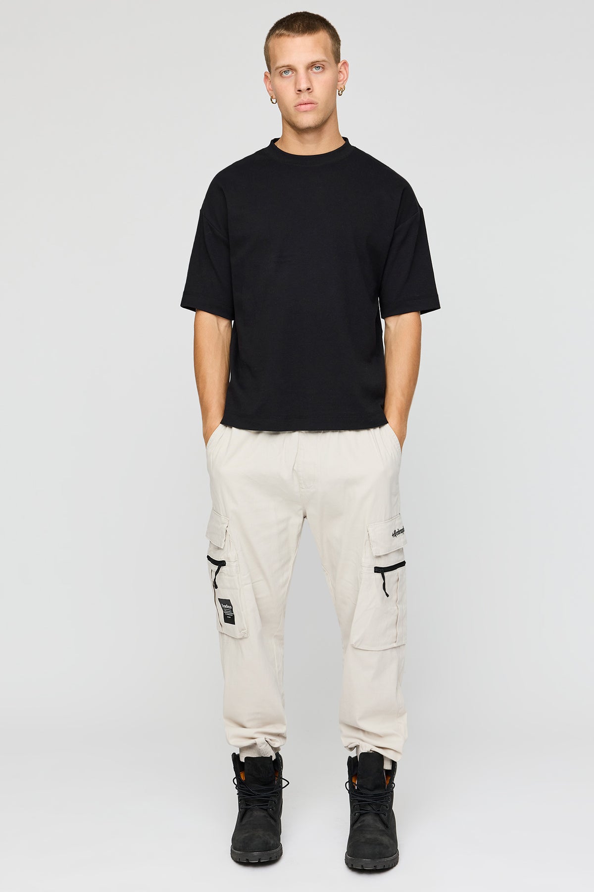 Vue alternative 2. Jogger cargo avec ceinture