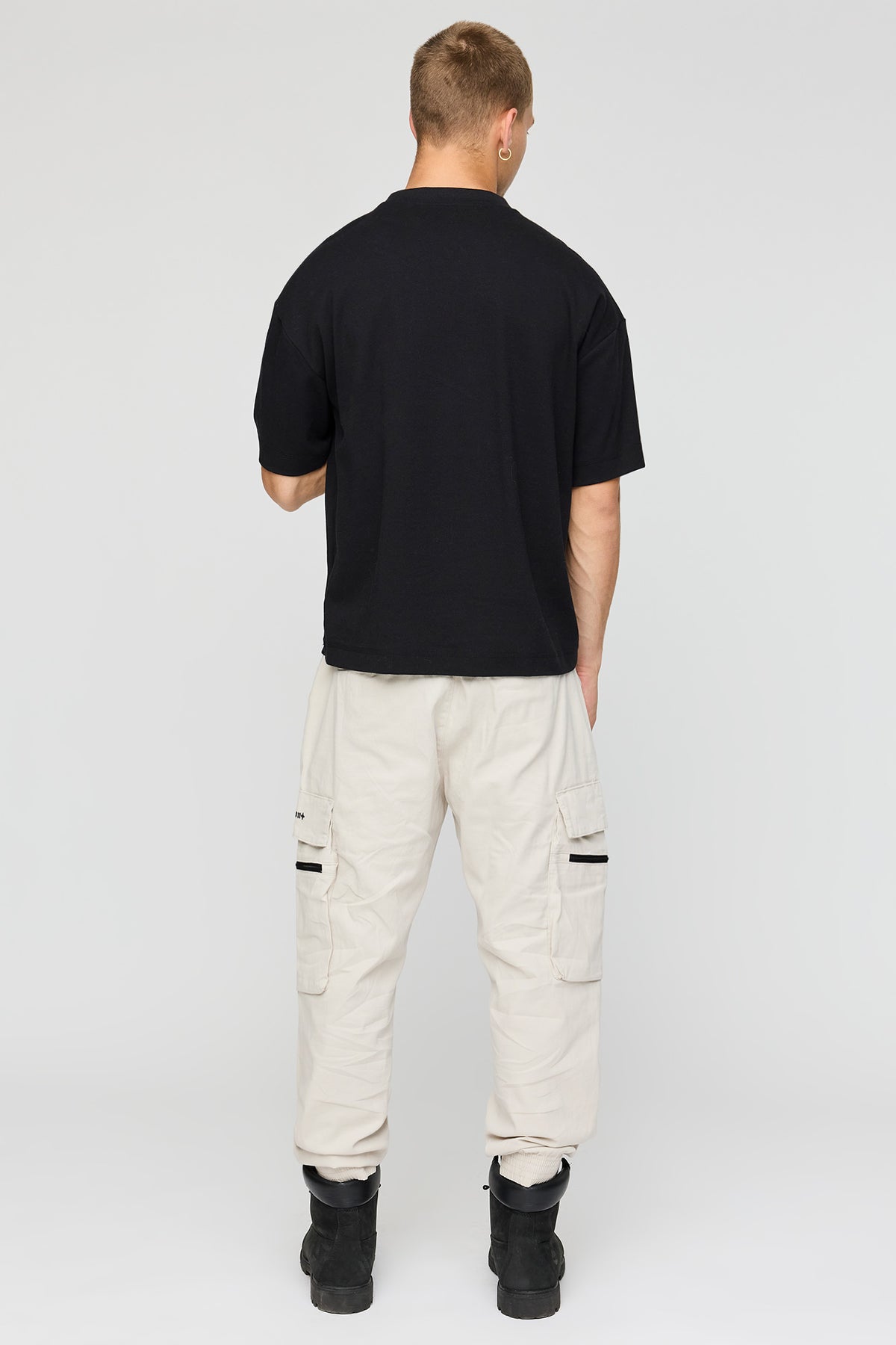 Vue alternative 3. Jogger cargo avec ceinture
