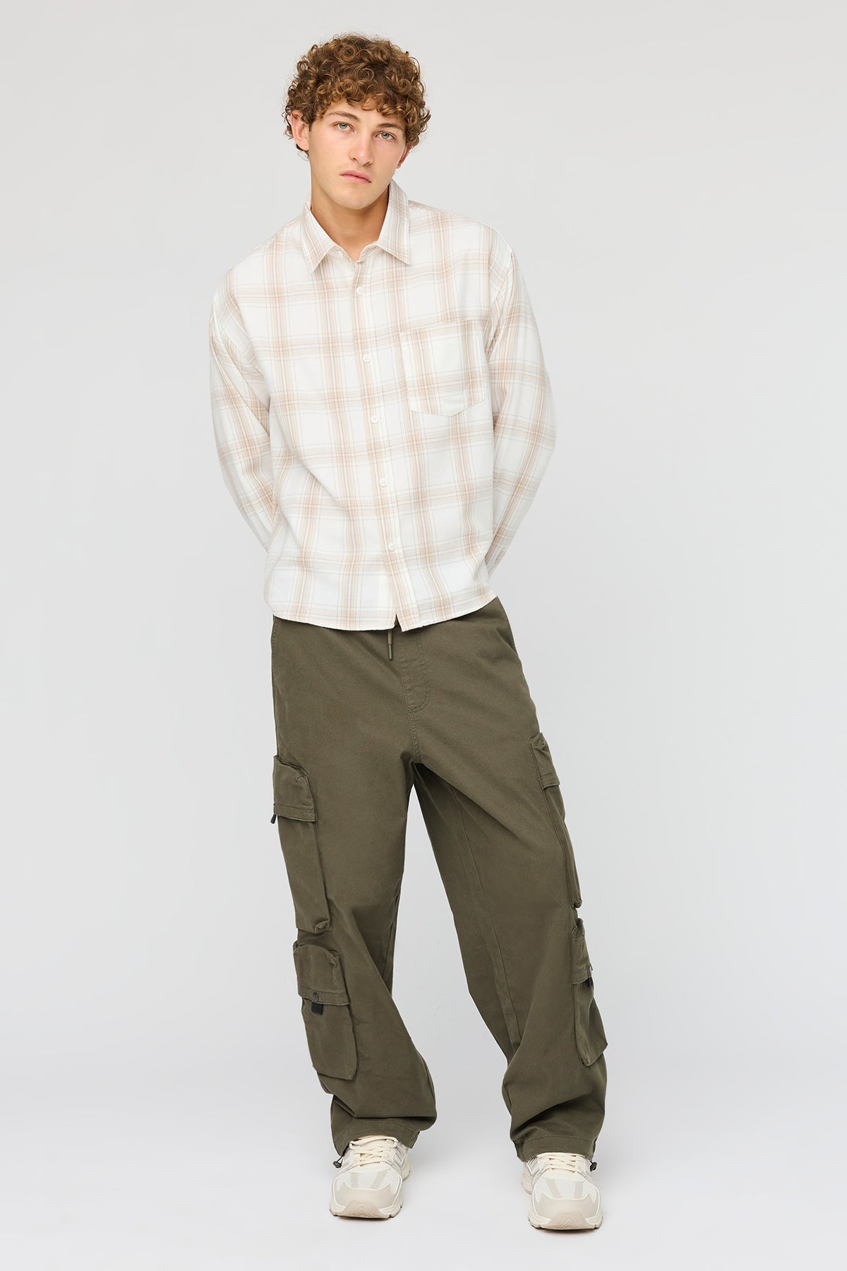 Vue alternative 2. Pantalon baggy cargo